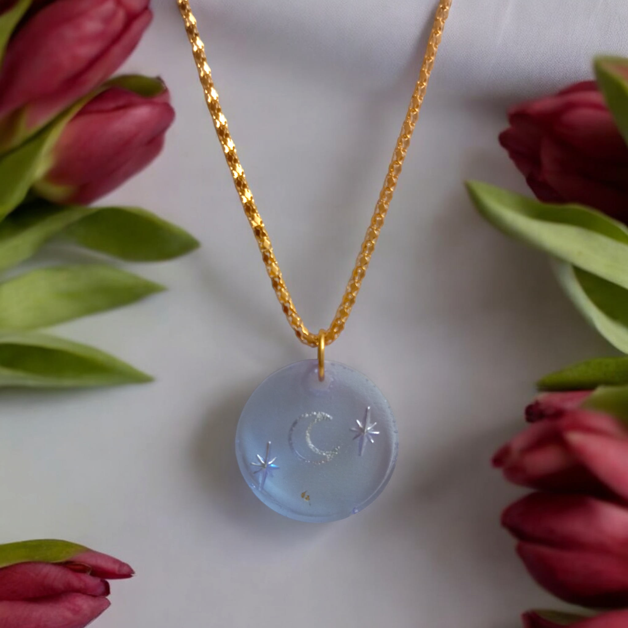 Colgantes en Resina – Amuletos Únicos para Tu Energía y Tu Camino