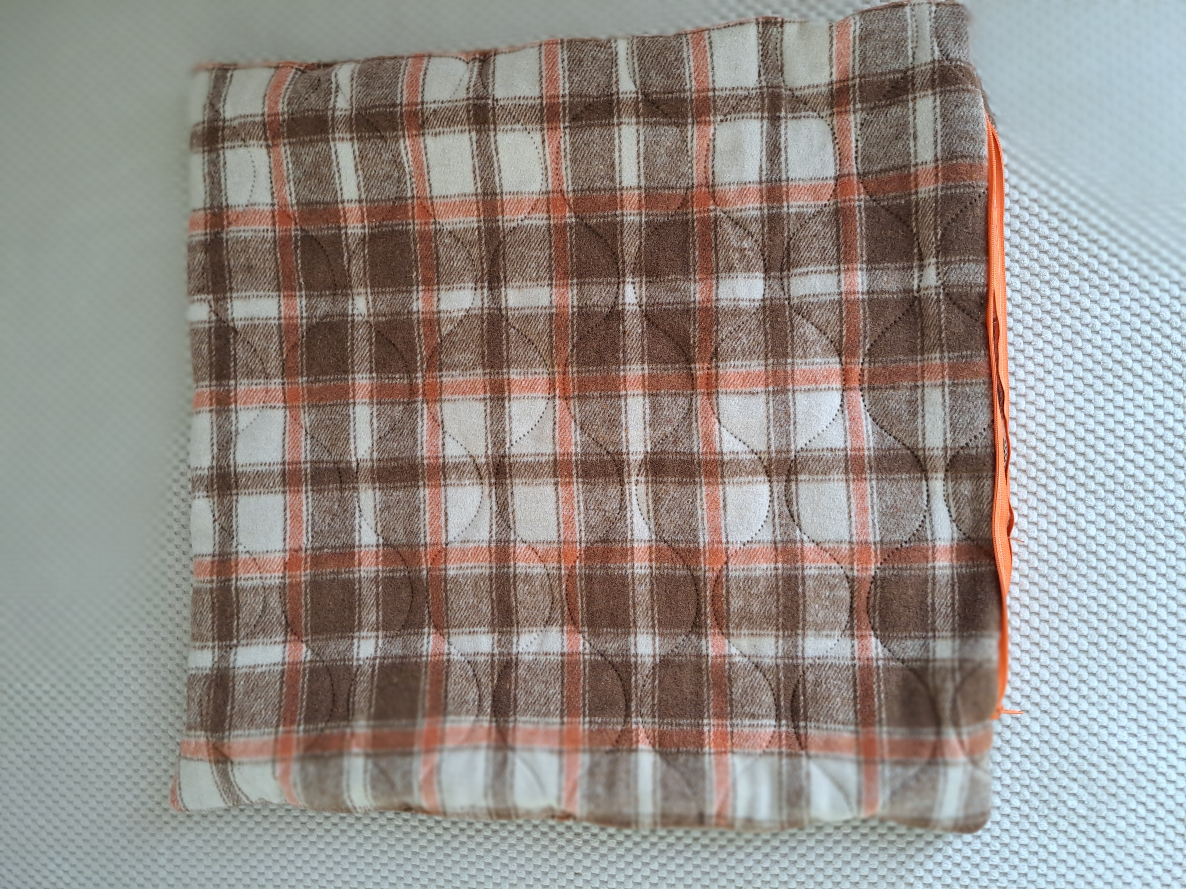 Housse coussin à carreaux