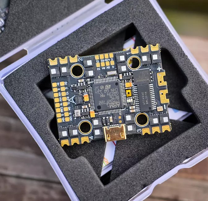 F722 32-bit 50A AIO Dual BEC 2-6S Flight Control Flying Machine Flight Control ESC Integrated FPV Drone