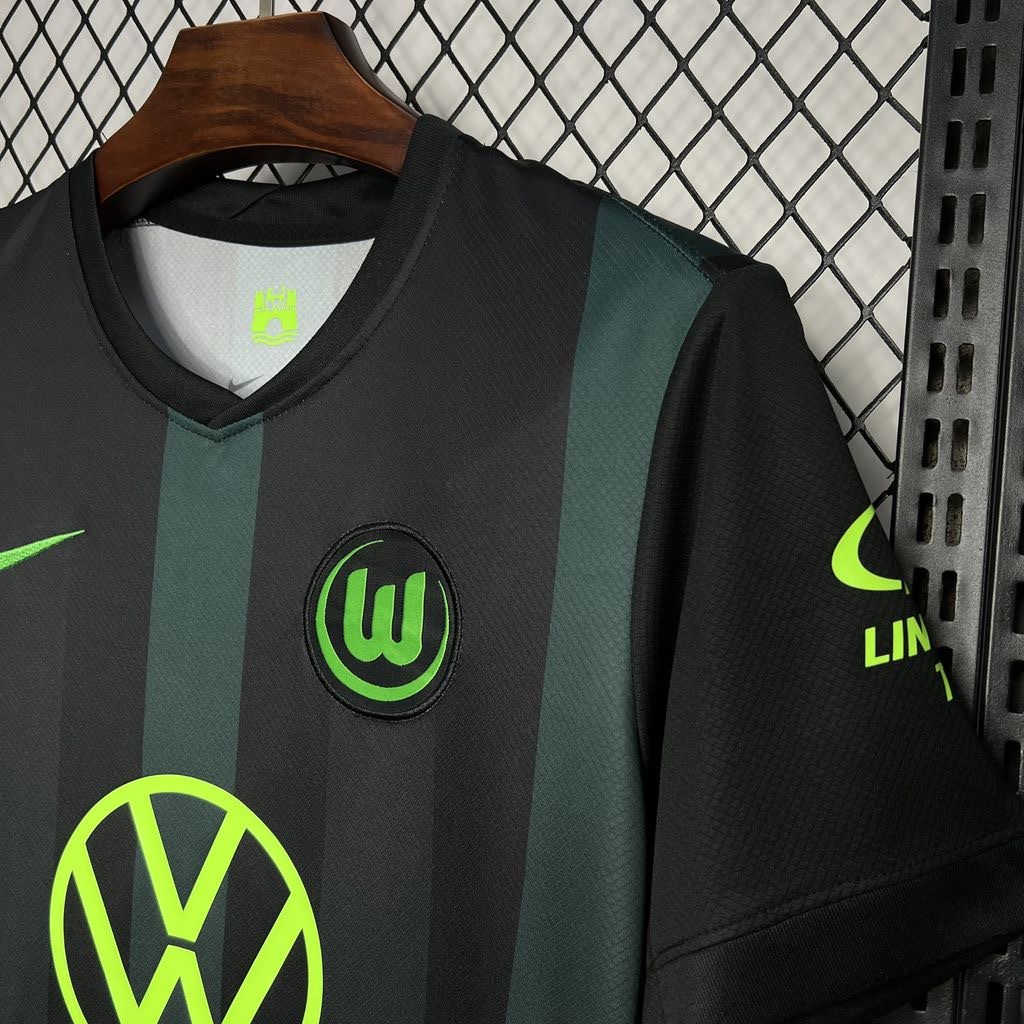 Wolfsburg 24/25 Away