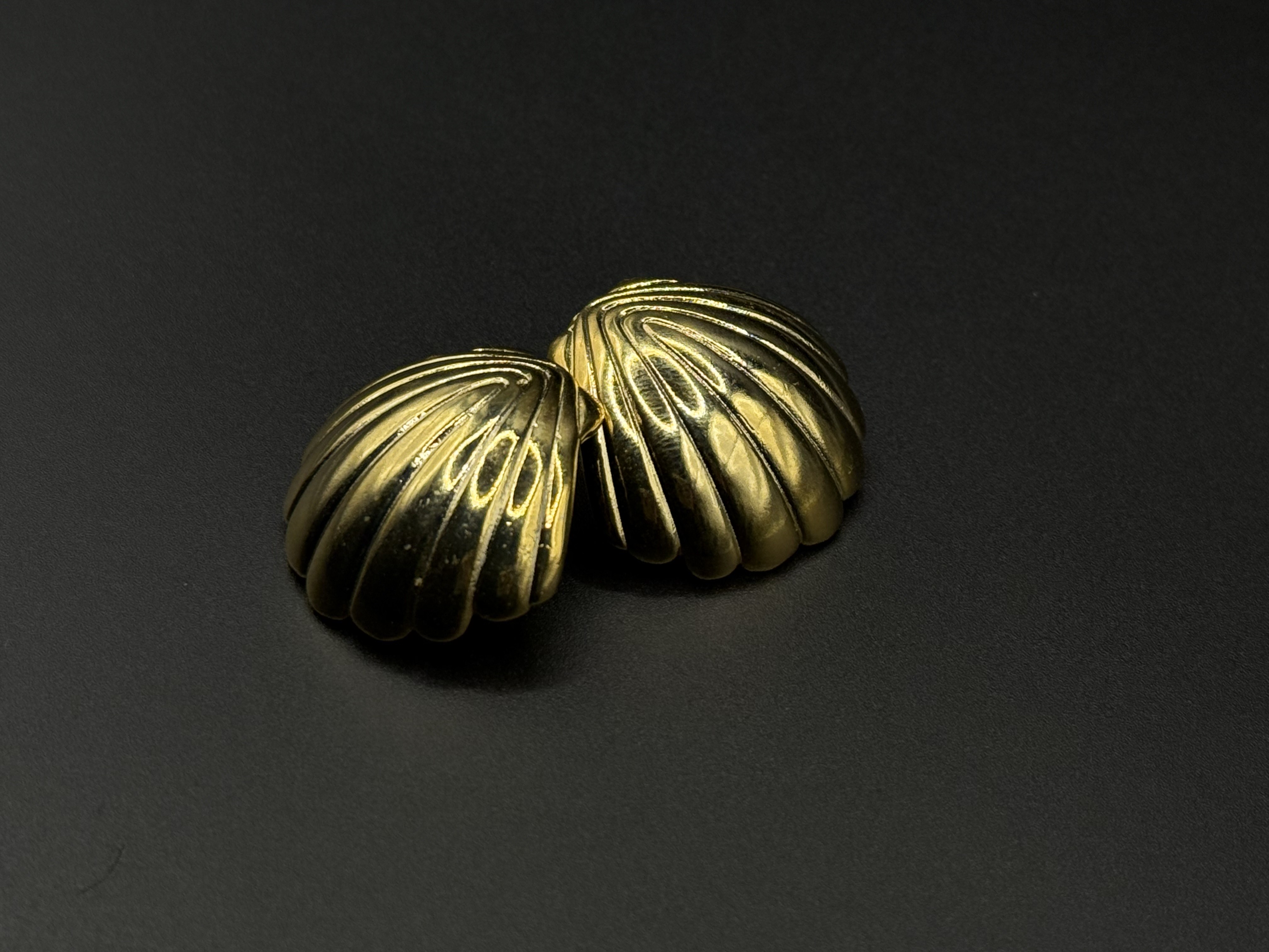 Concha Earrings
