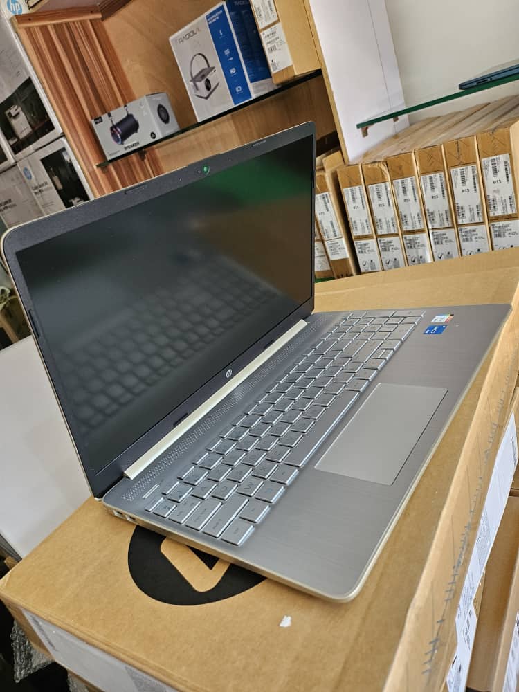 HP Notebook 15s-fq5294nia – Intel Core i5 12ᵉ Génération – SSD 512 Go – RAM 8 Go – 15,6