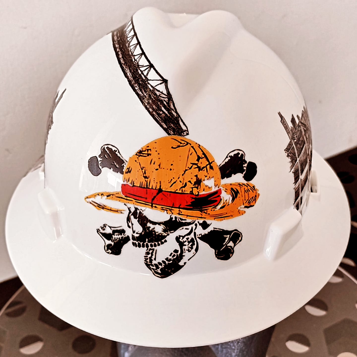 🏗️ Casco MSA Ala Ancha Blanco Personalizado Estilo Grúa One Piece ☠️🚧