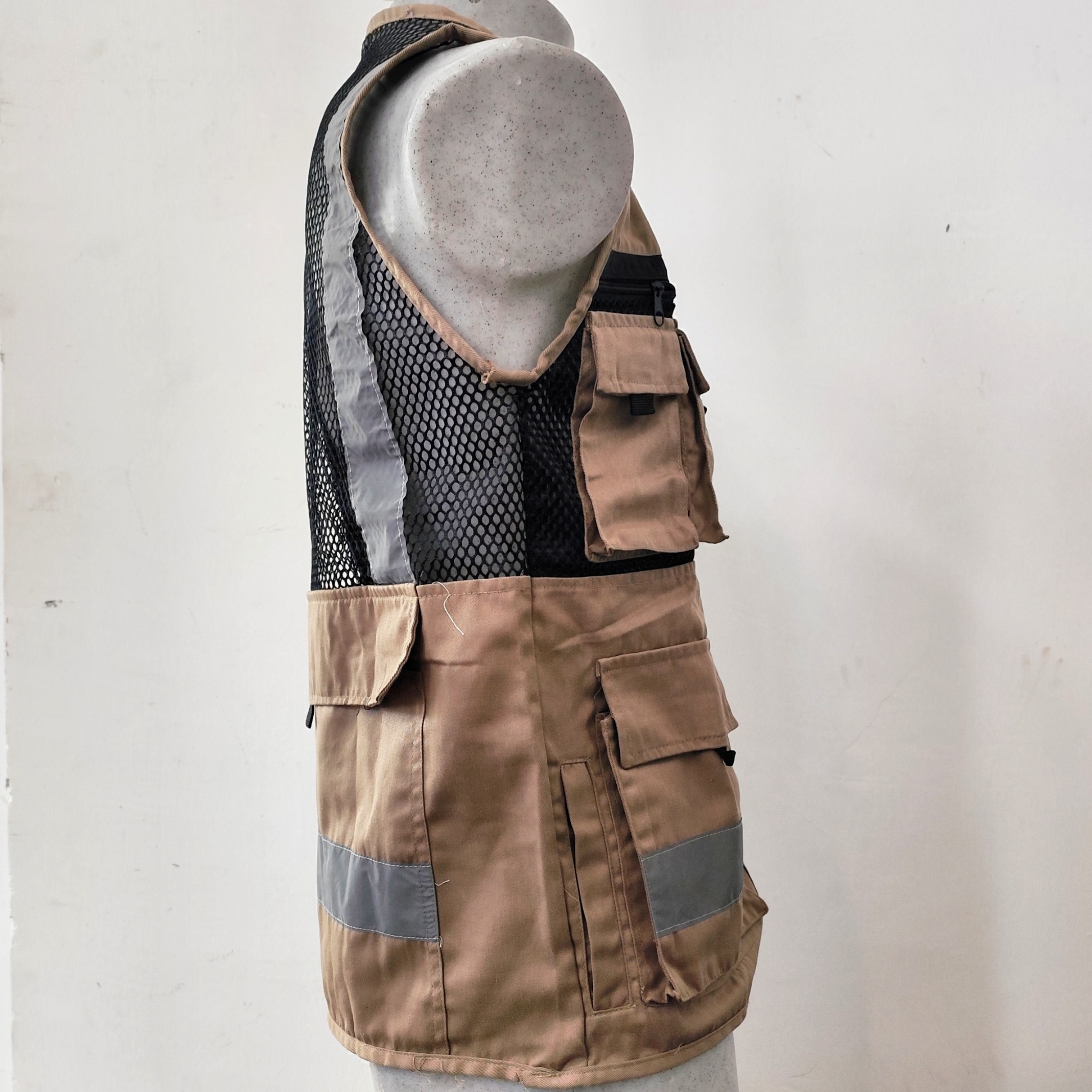 CHALECO MODELO CAZADOR TALLAS CH, M, G Y EG COLOR KAKI