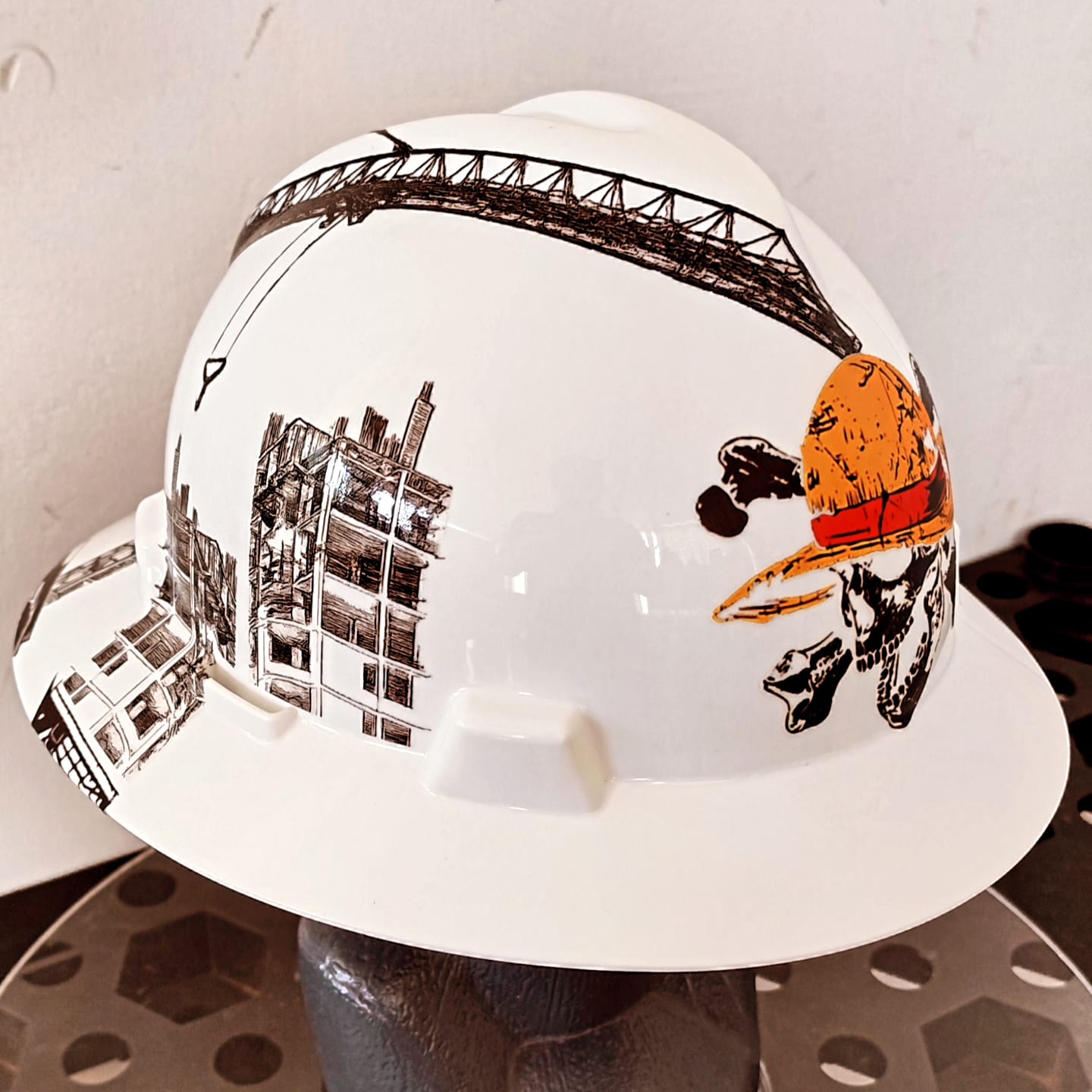 🏗️ Casco MSA Ala Ancha Blanco Personalizado Estilo Grúa One Piece ☠️🚧