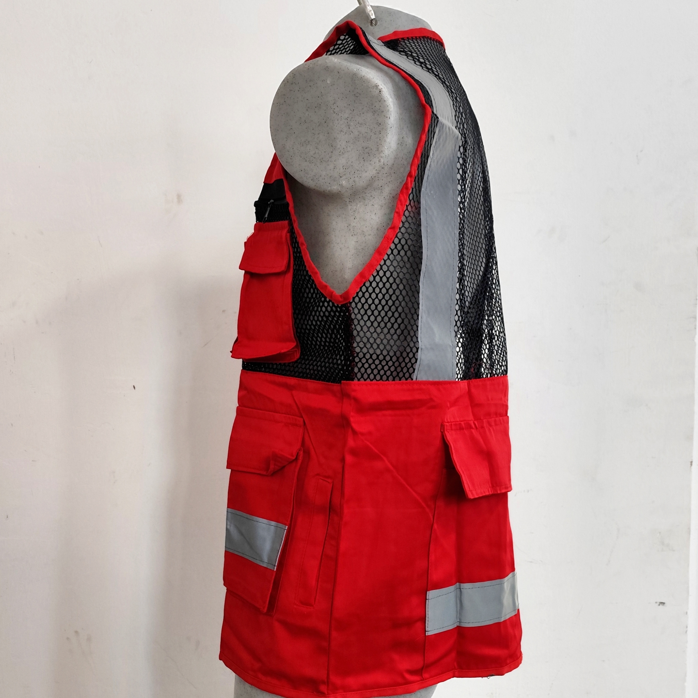 CHALECO MODELO CAZADOR TALLAS CH, M, G Y EG COLOR ROJO