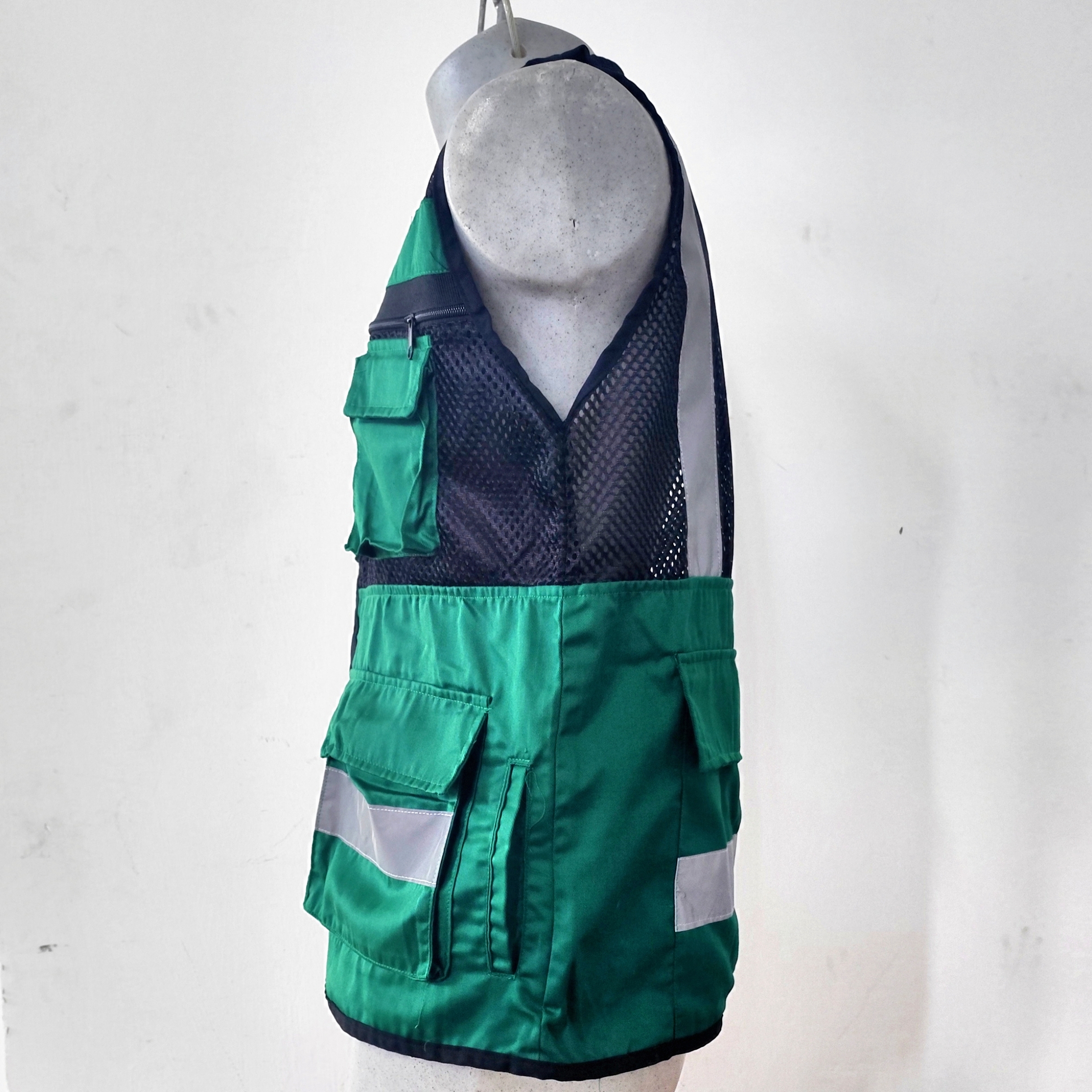 CHALECO MODELO CAZADOR TALLAS CH, M, G Y EG COLOR VERDE BANDERA