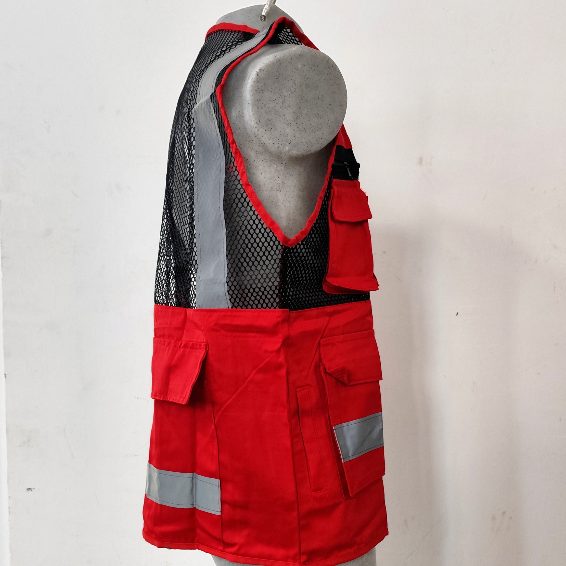 CHALECO MODELO CAZADOR TALLAS CH, M, G Y EG COLOR ROJO