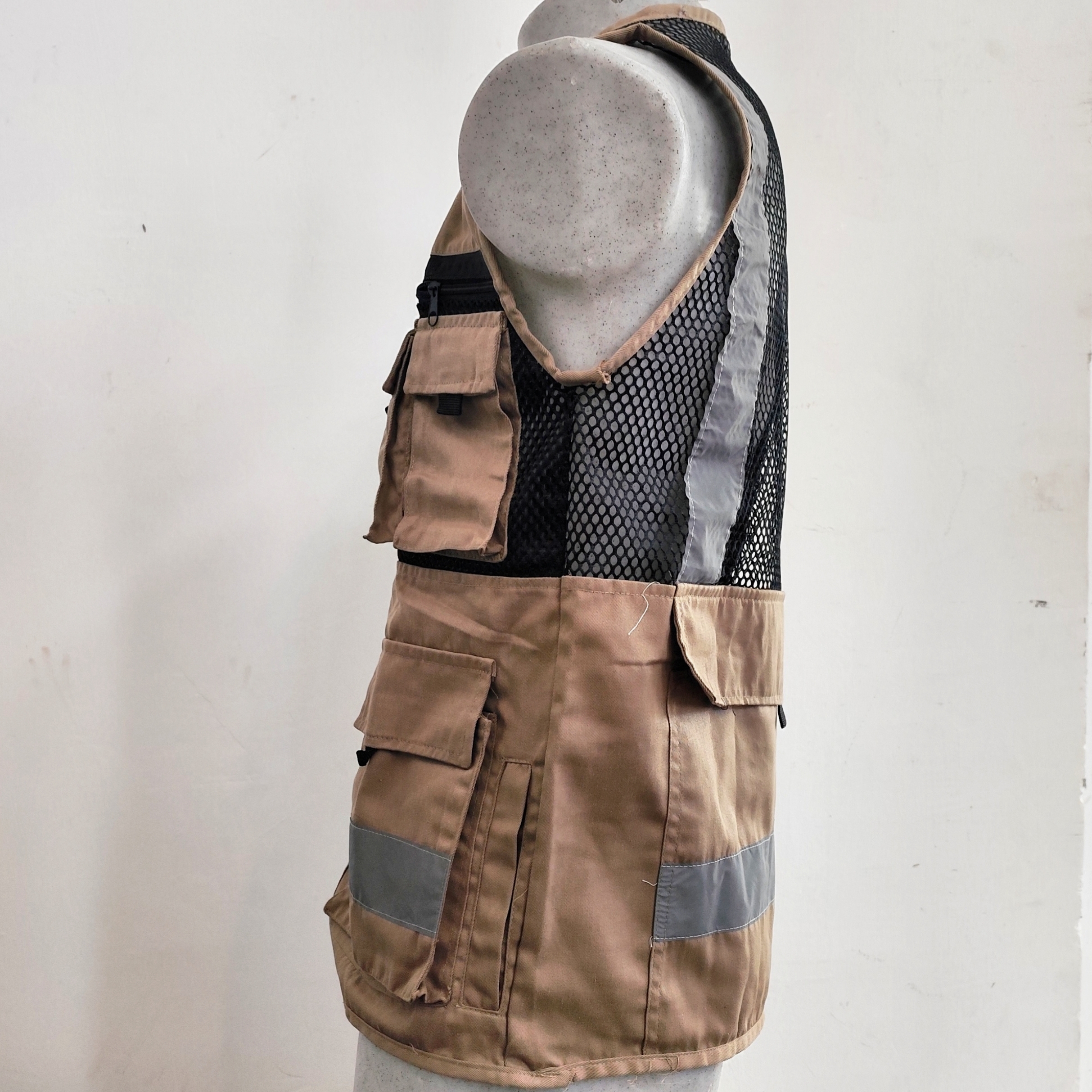 CHALECO MODELO CAZADOR TALLAS CH, M, G Y EG COLOR KAKI