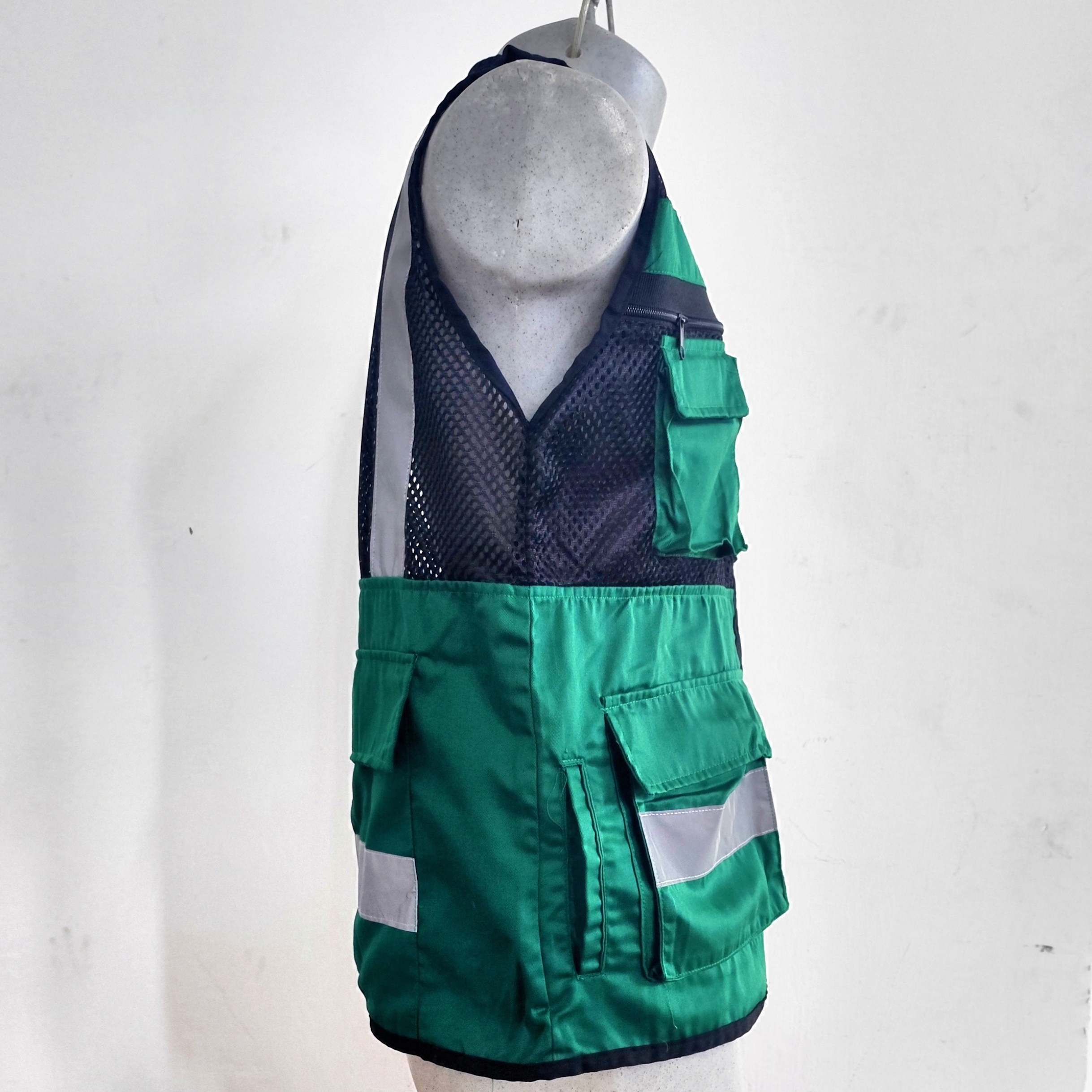 CHALECO MODELO CAZADOR TALLAS CH, M, G Y EG COLOR VERDE BANDERA