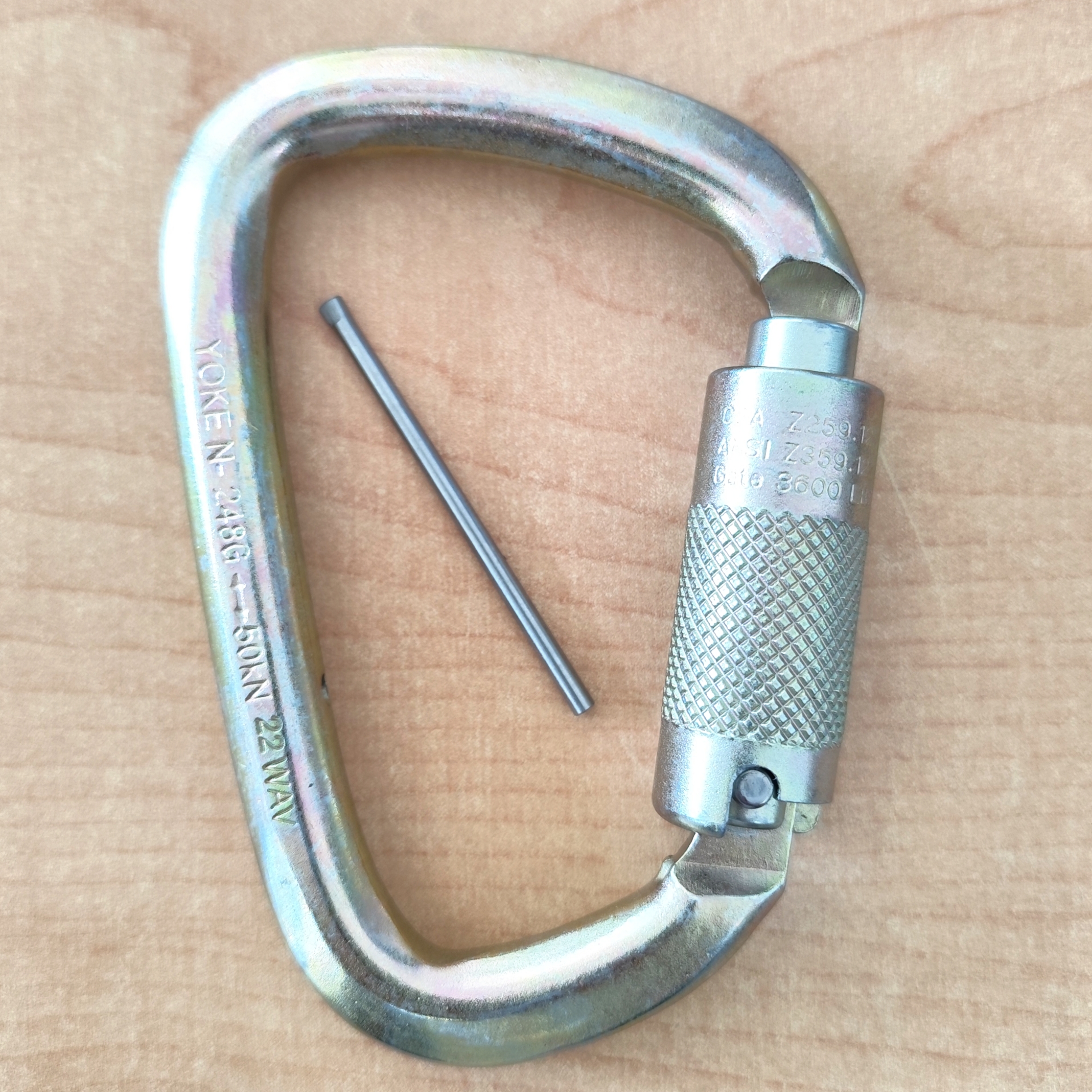 Mosquetón YOKE Asimétrico (D) 50 kN / 22 kN – Twist Lock