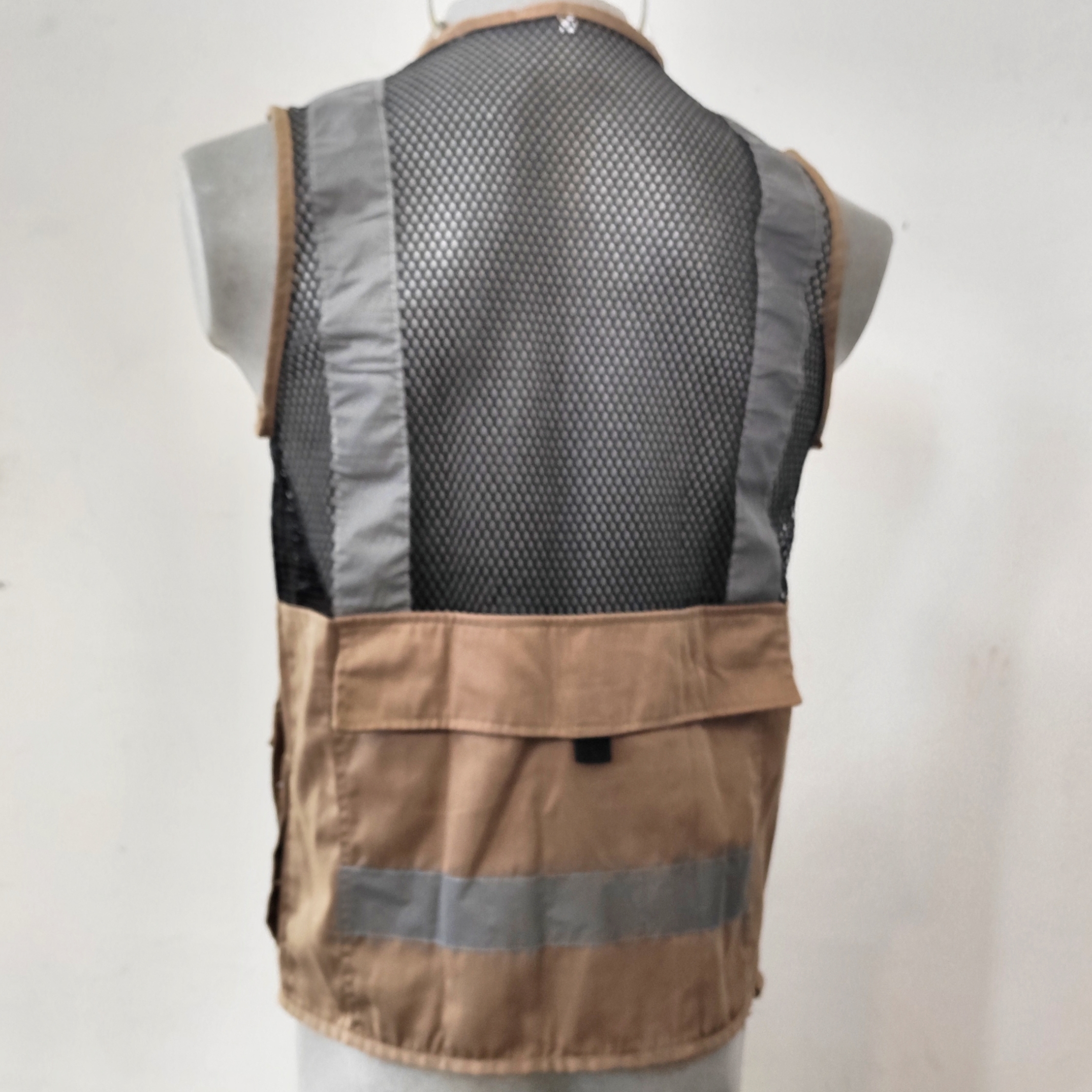 CHALECO MODELO CAZADOR TALLAS CH, M, G Y EG COLOR KAKI