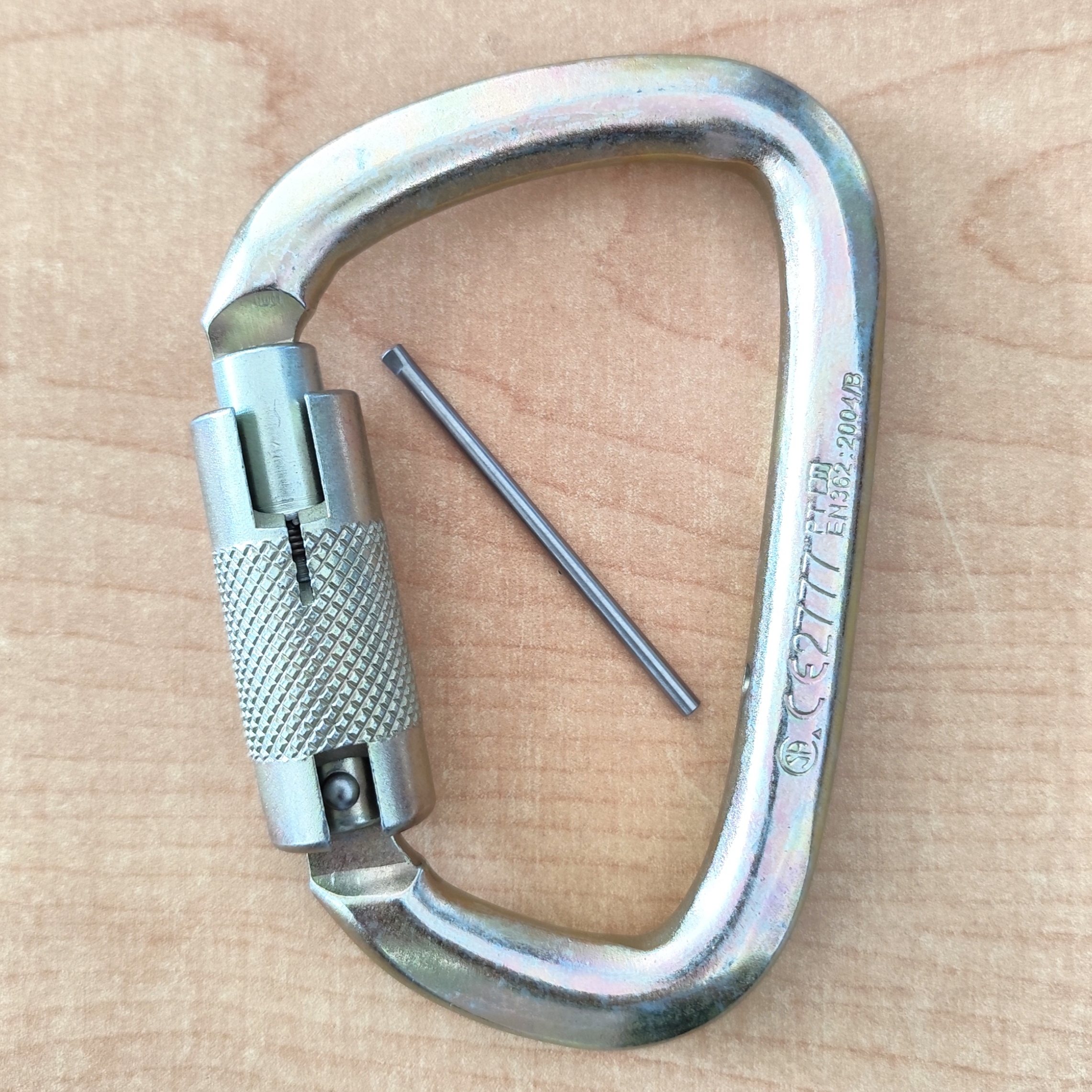 Mosquetón YOKE Asimétrico (D) 50 kN / 22 kN – Twist Lock