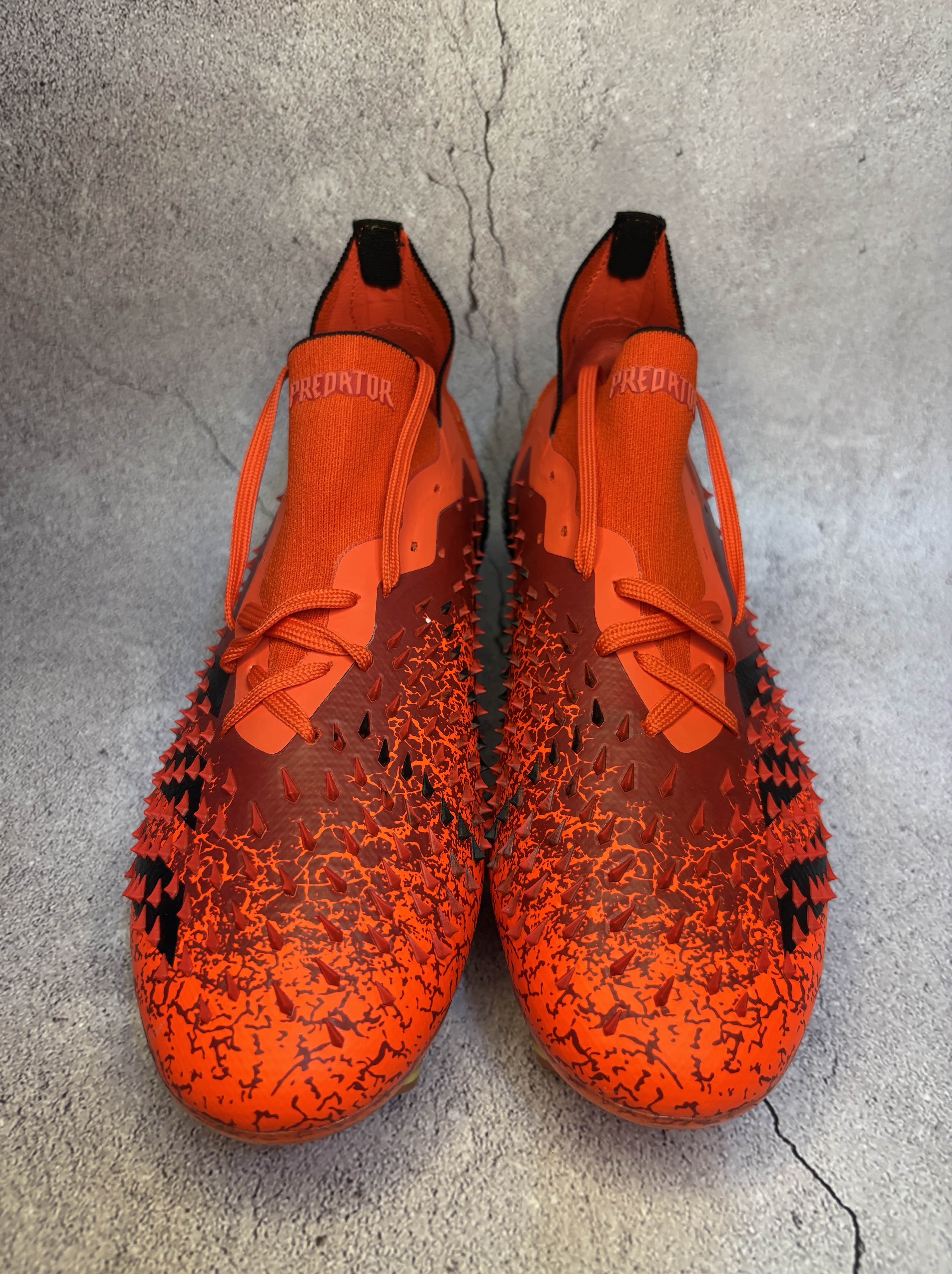 Predator Freak Solar Red