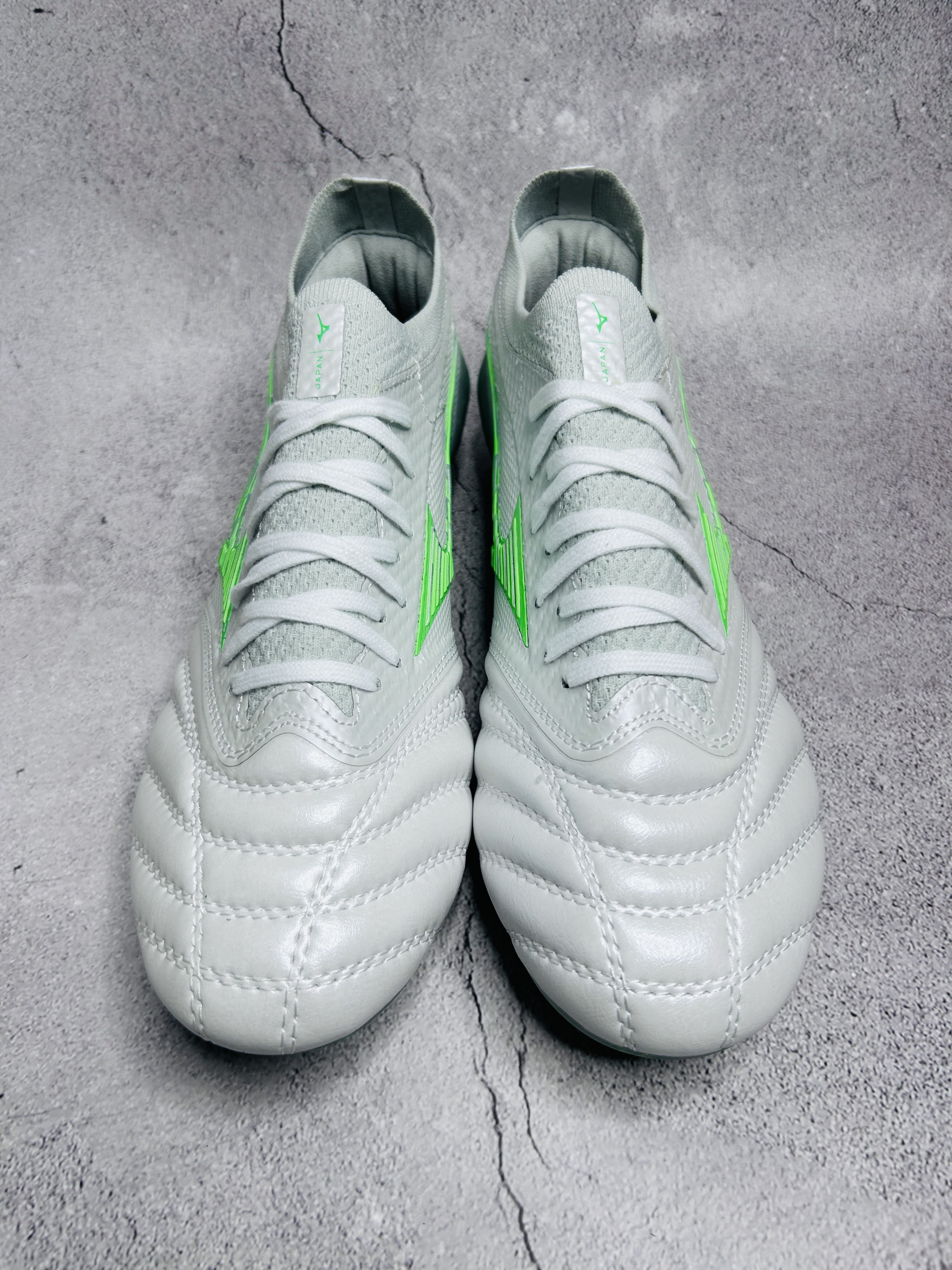Mizuno White  Green colourway