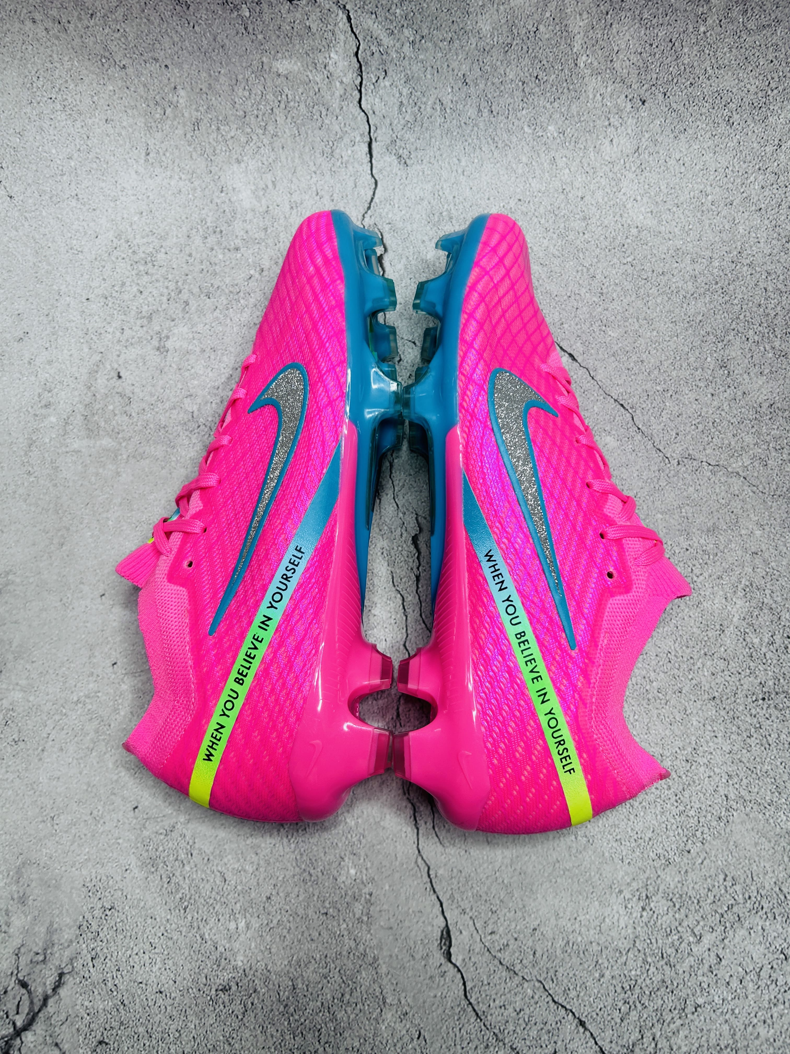 Mercurial vapor 15 Rashford Pink colourway