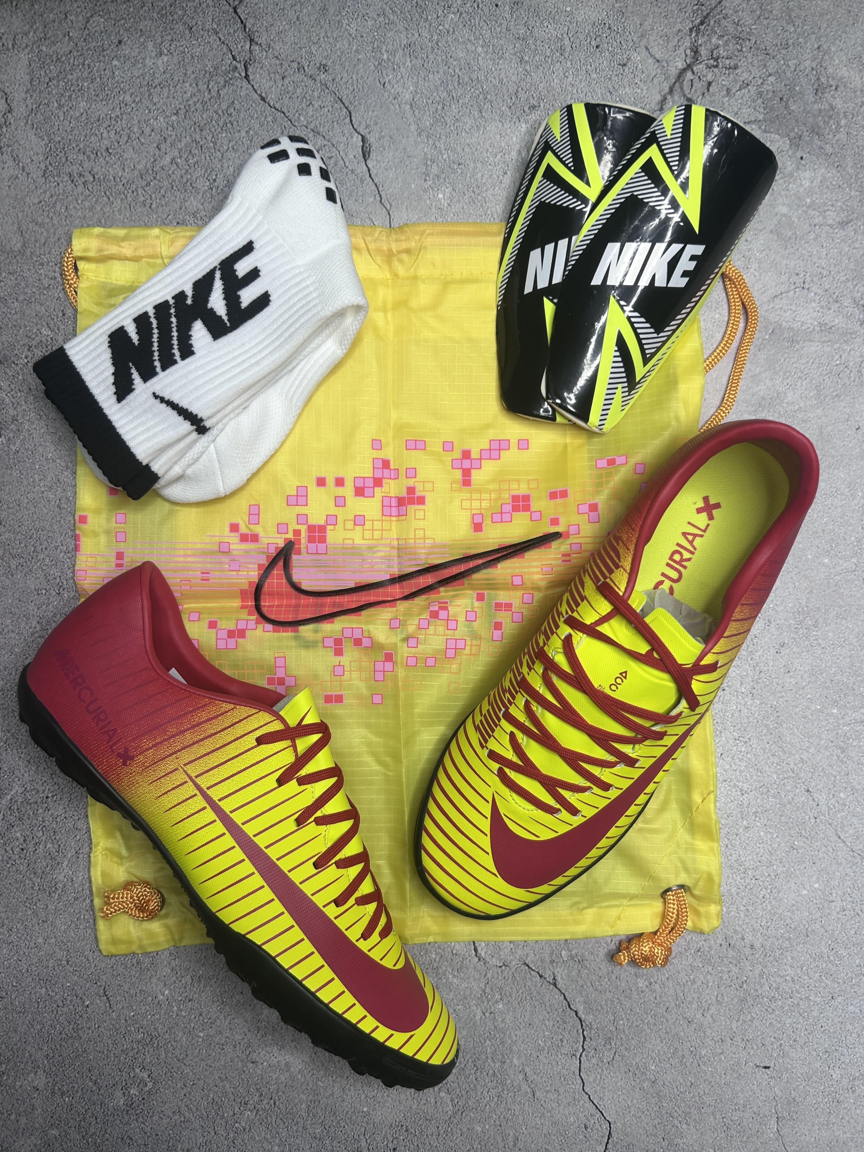 Vapor 11 Yellow red colourway TF X Accessories combo