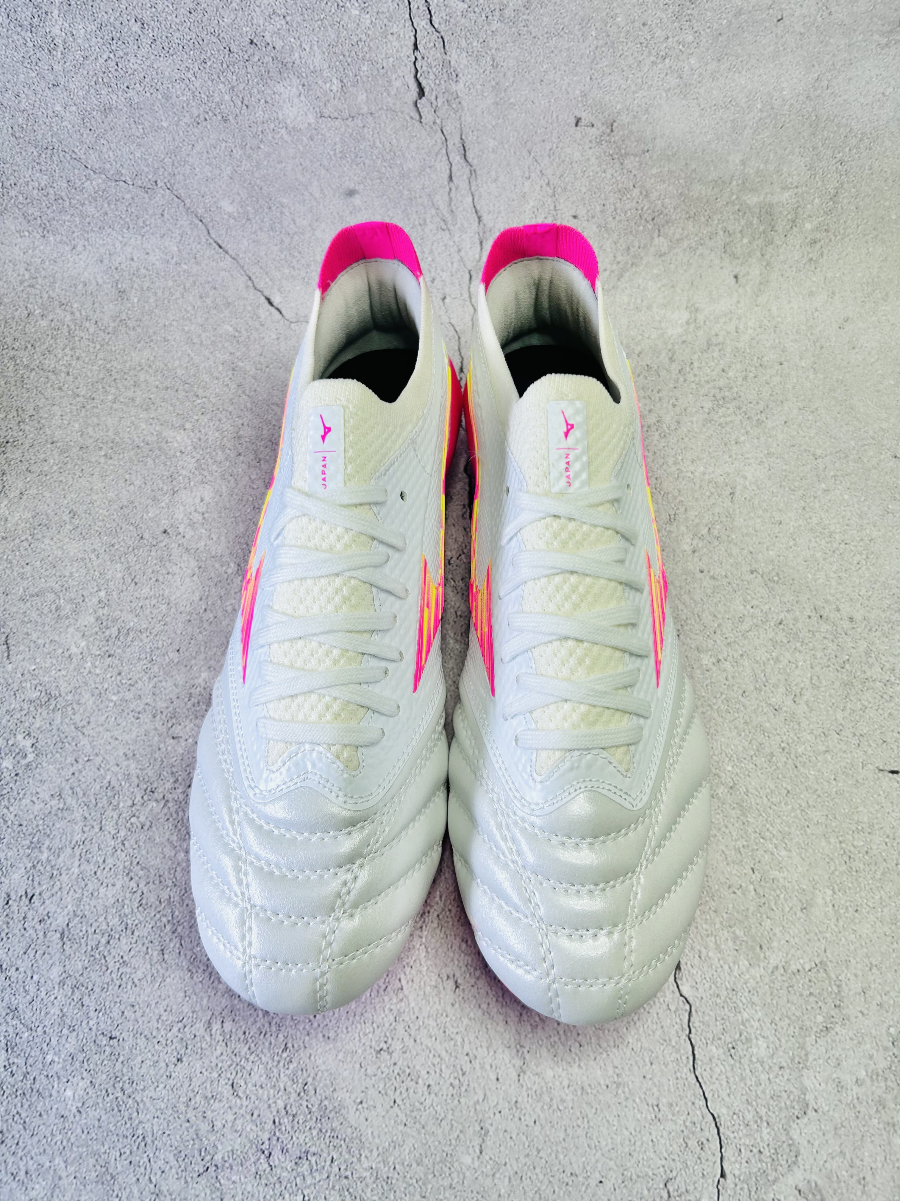 Mizuno White Pink colourway