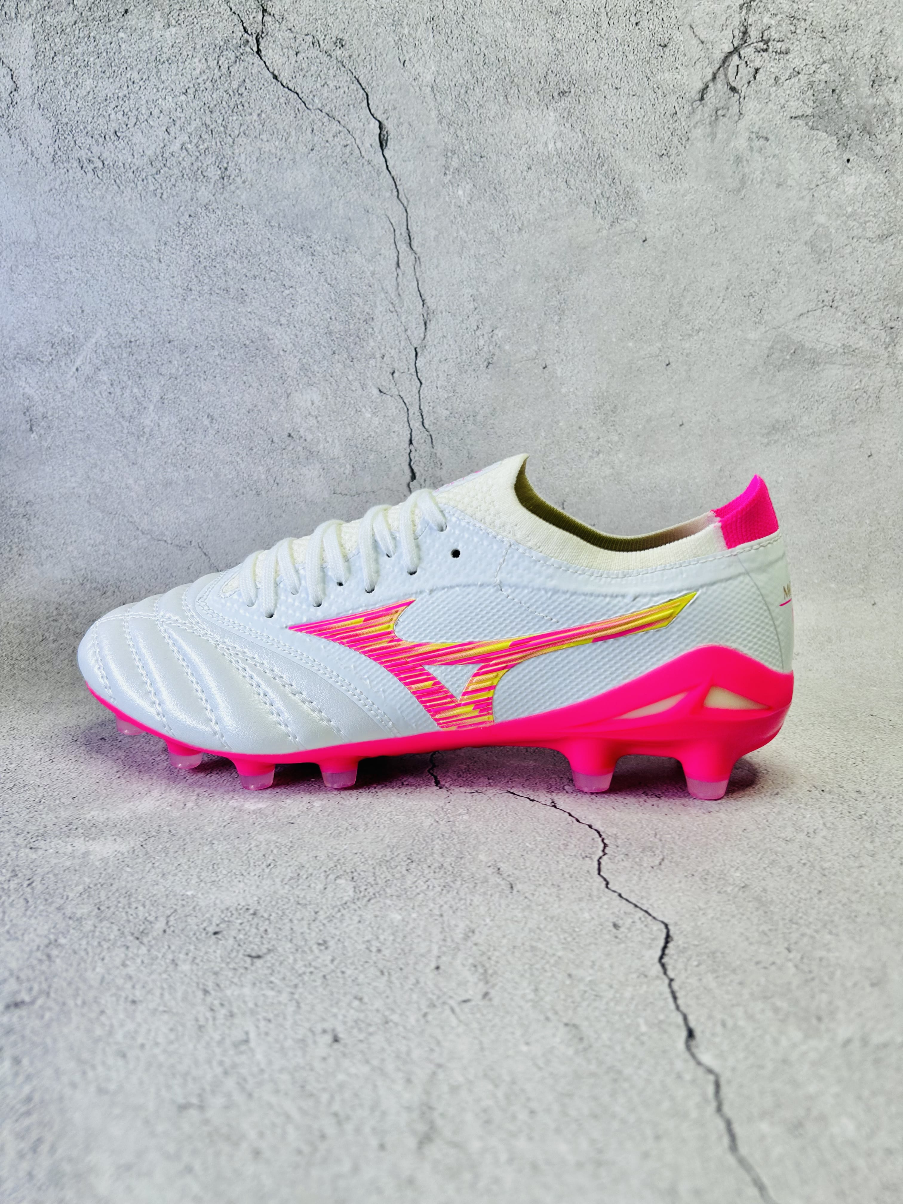 Mizuno White Pink colourway