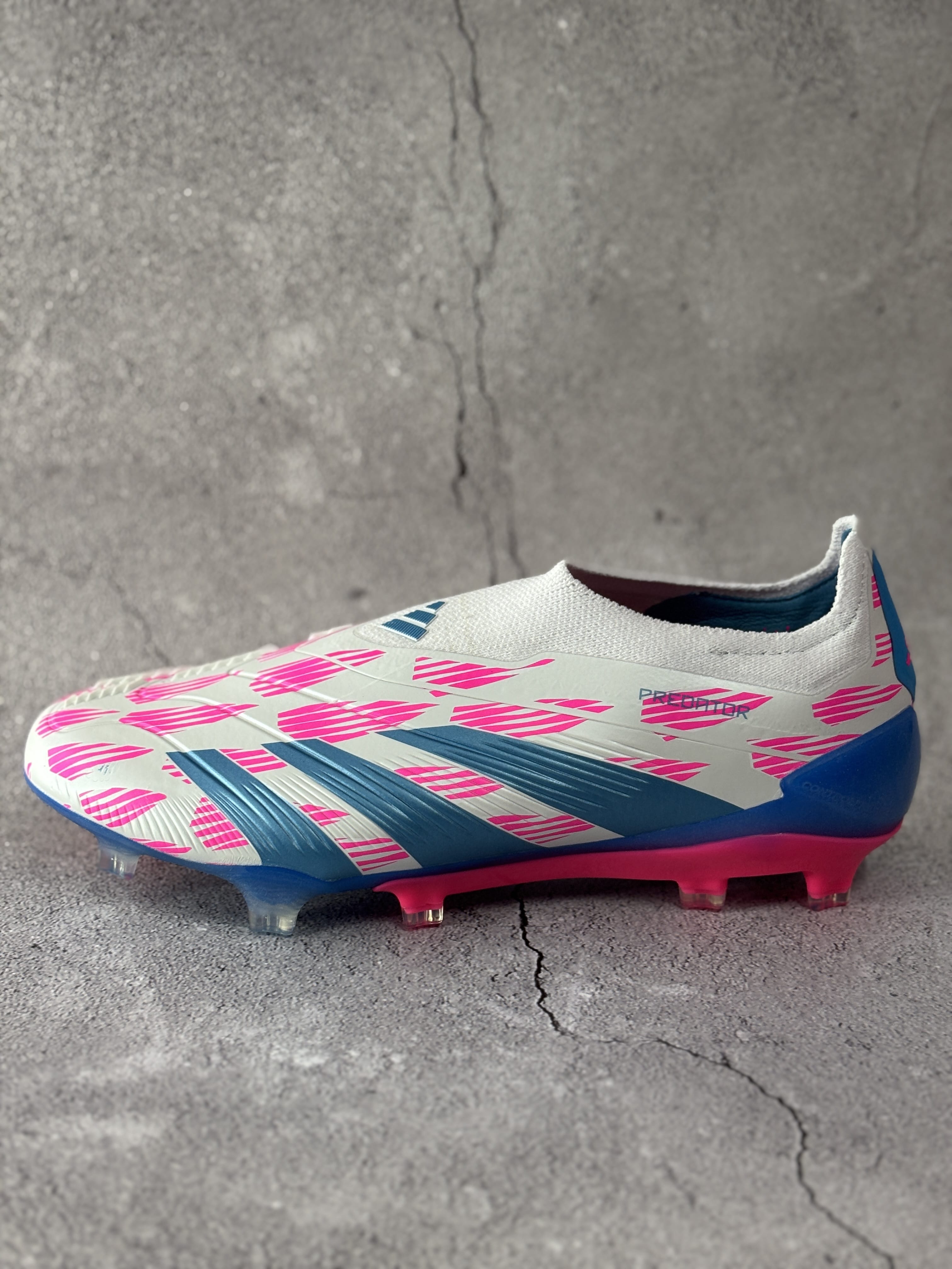 Predator 30 Bluepink Colourway Laceless