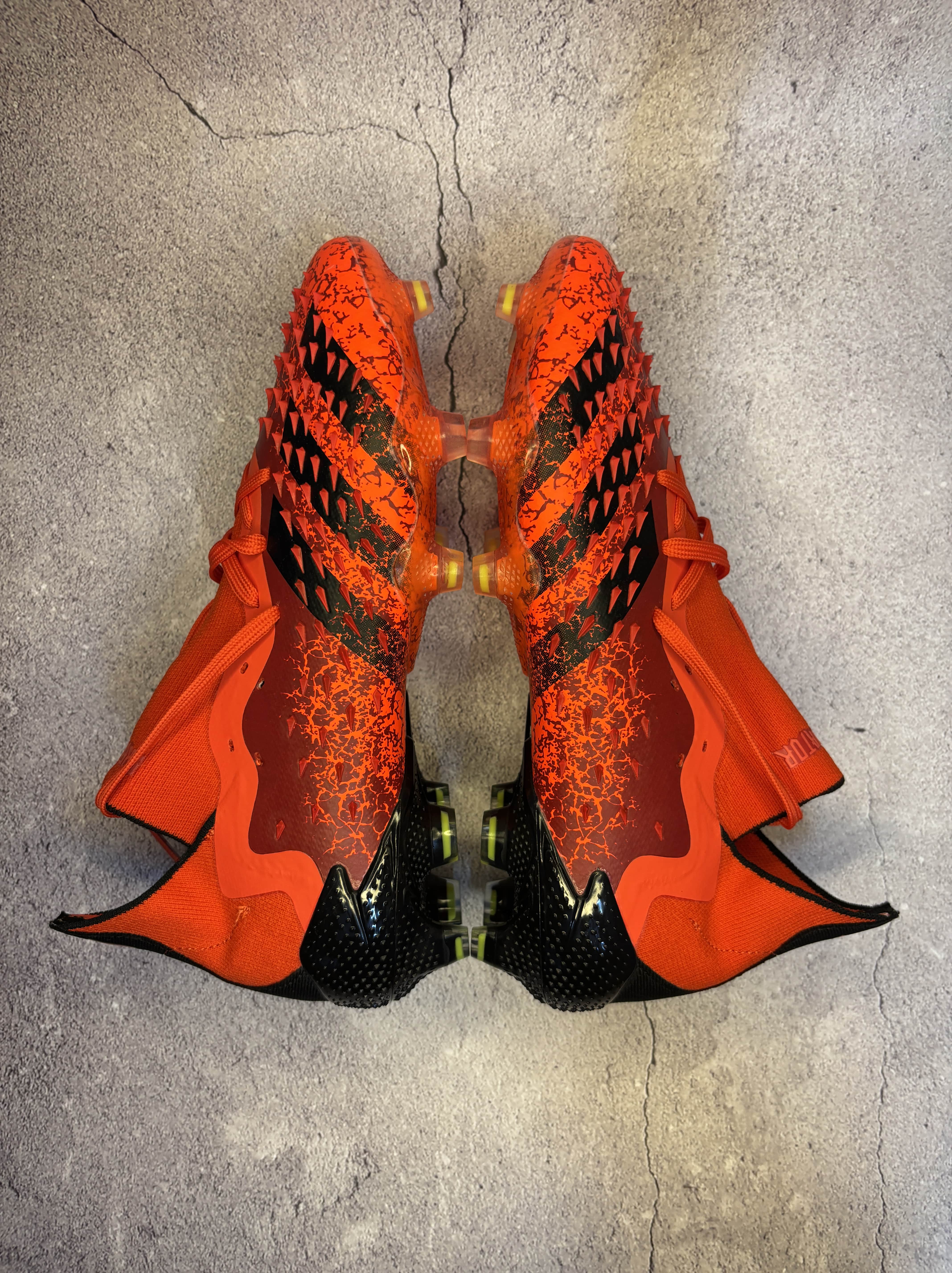 Predator Freak Solar Red