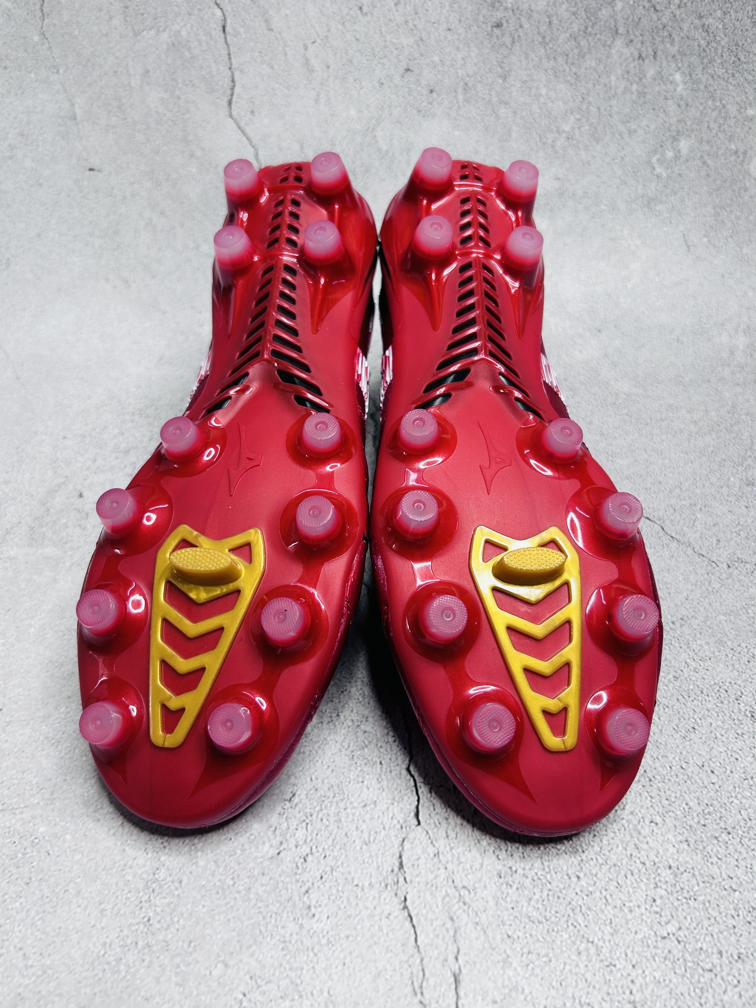 Mizuno Red White colourway