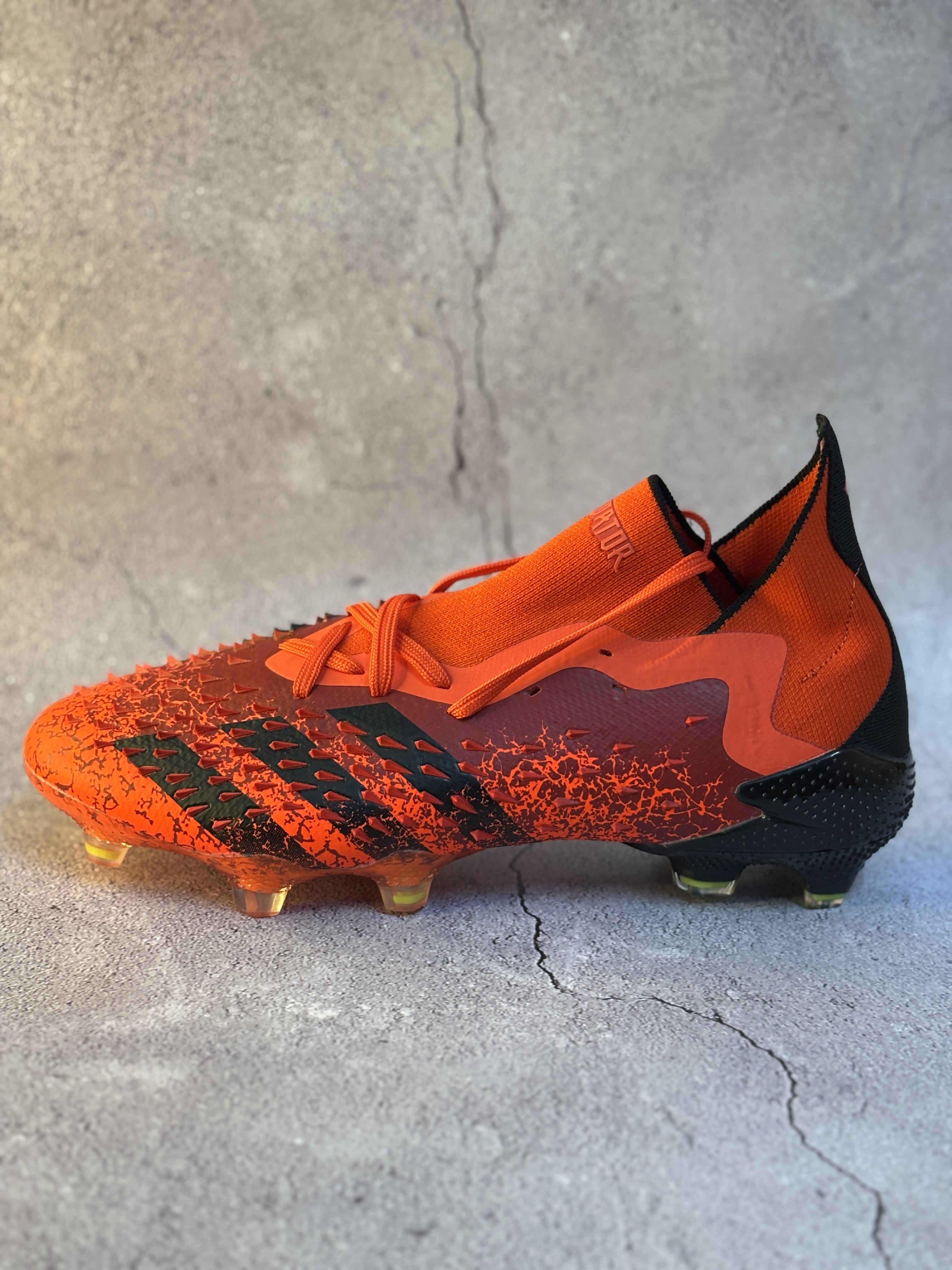 Predator Freak Solar Red