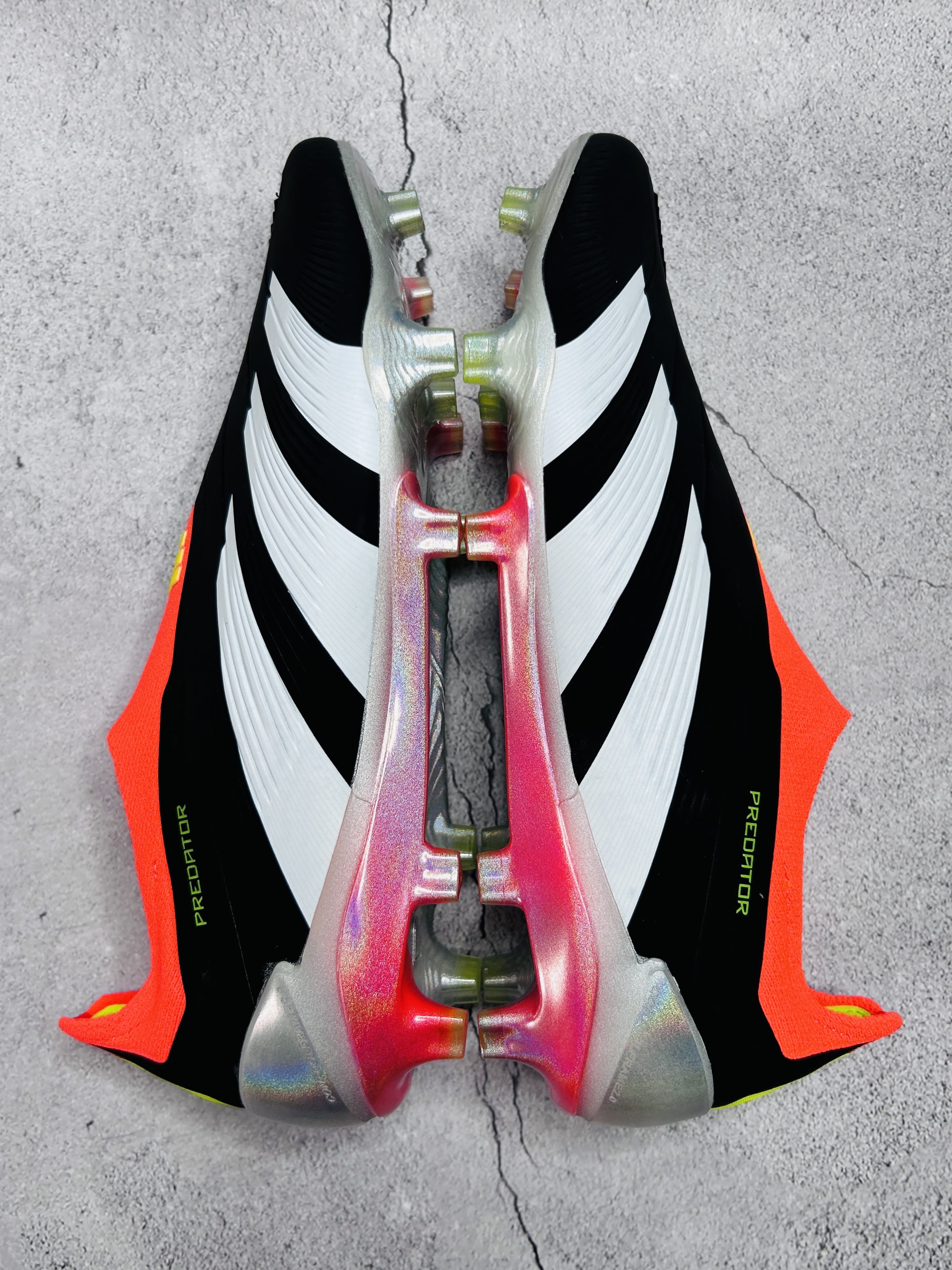 Predator 30 Orange colourway laceless