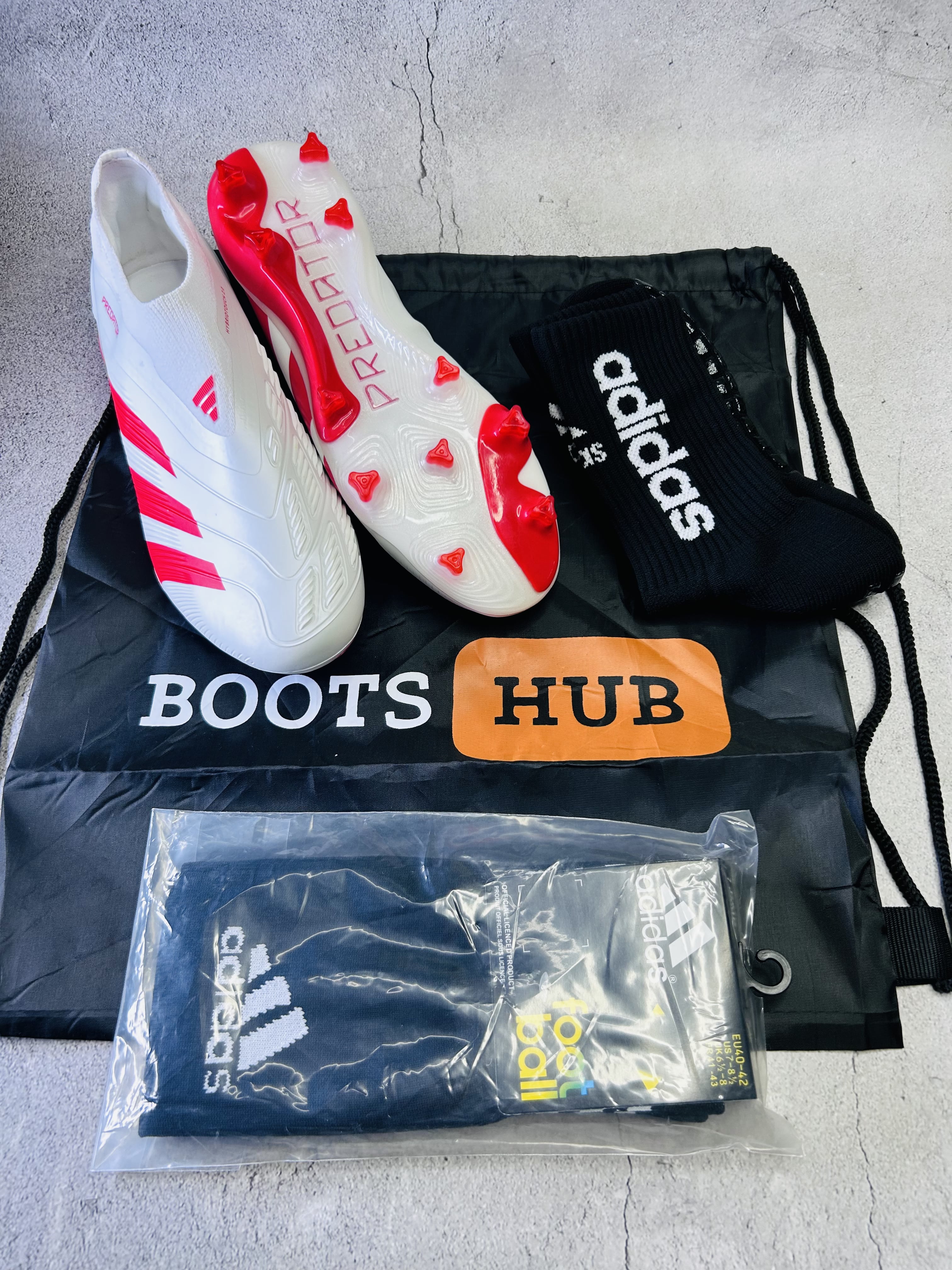 Predator 24 Purestrike laceless x Socks & Sleeves Combo