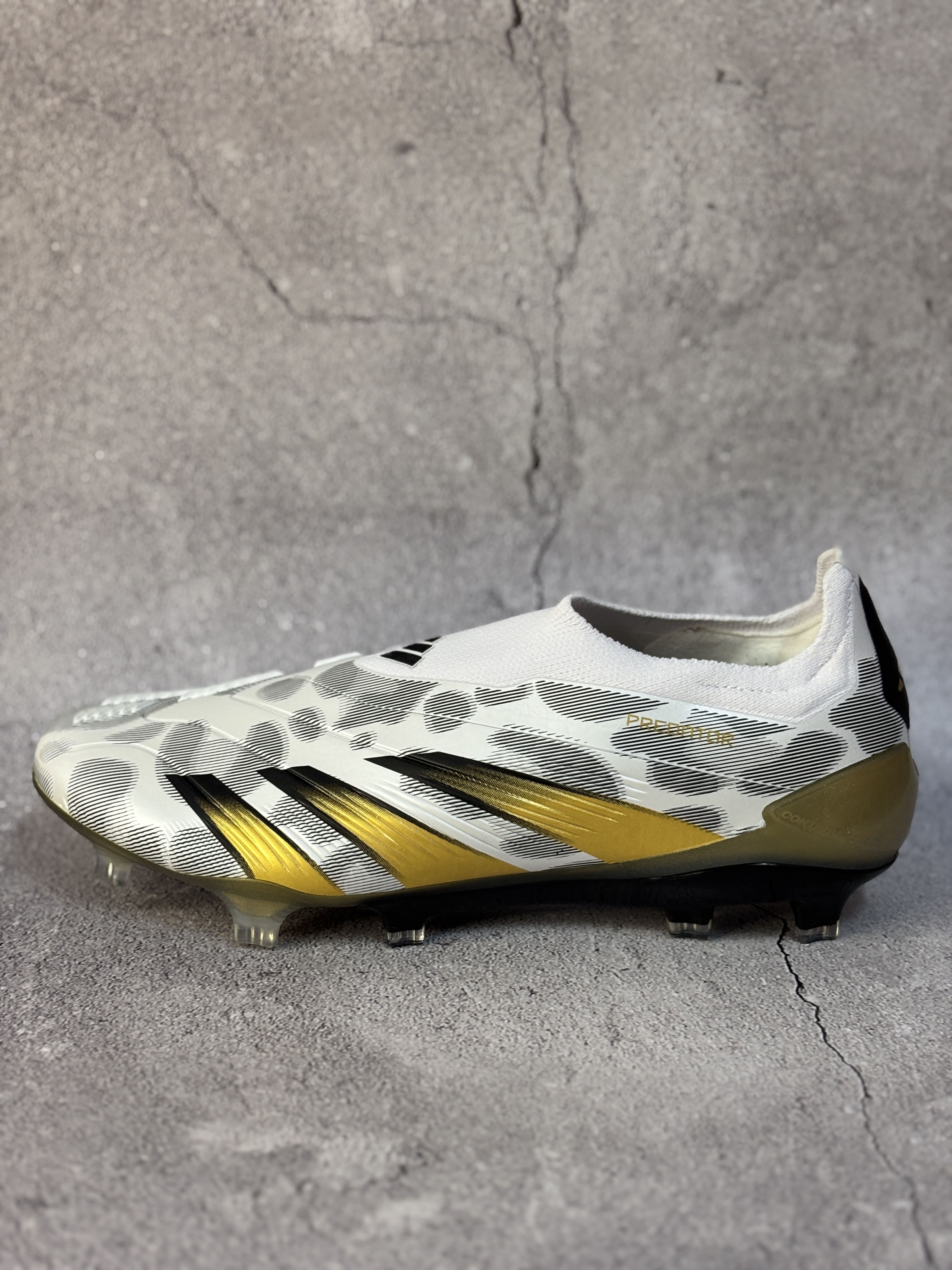 Predator 30 white gold laceless