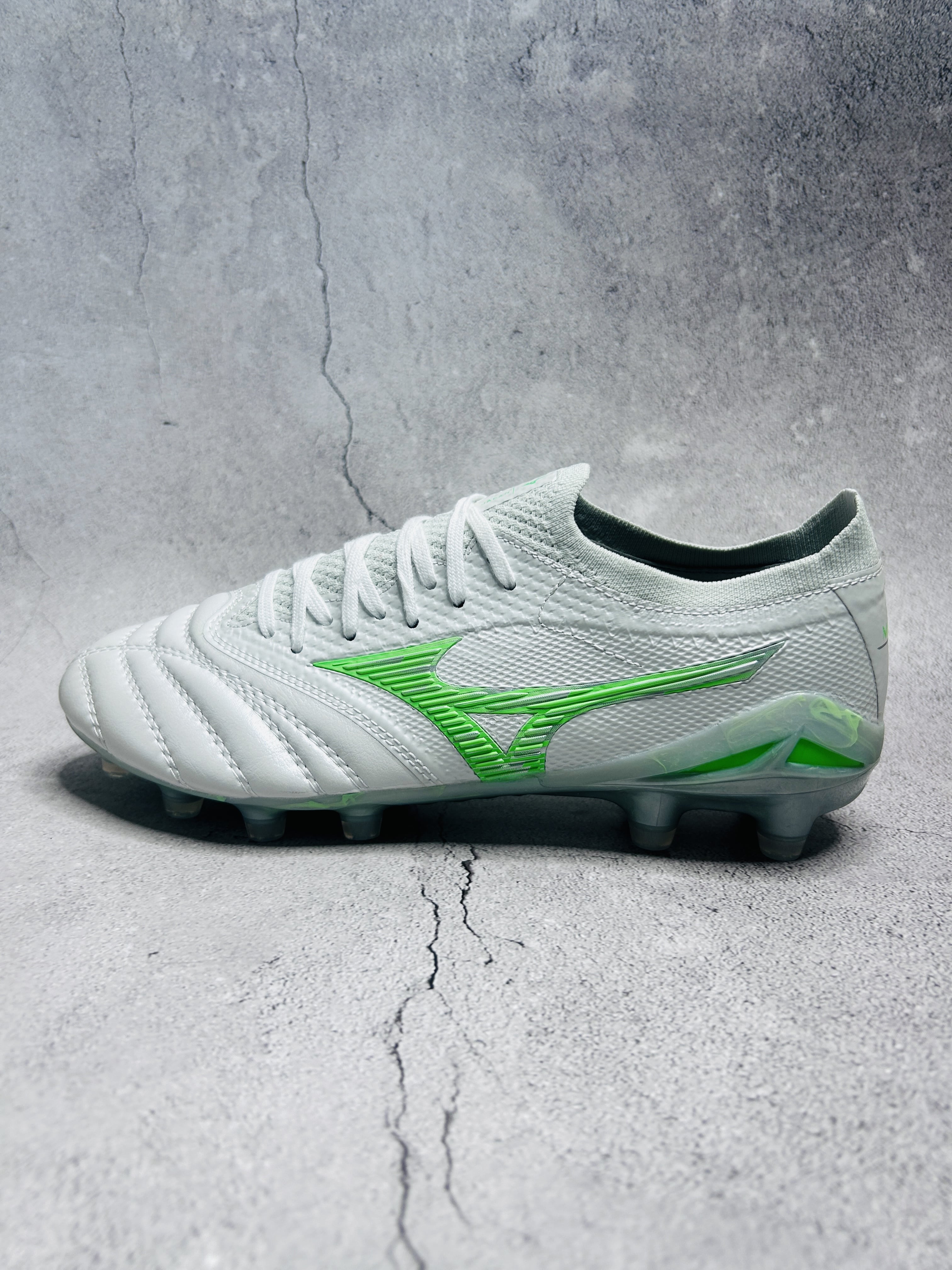 Mizuno White Green colourway
