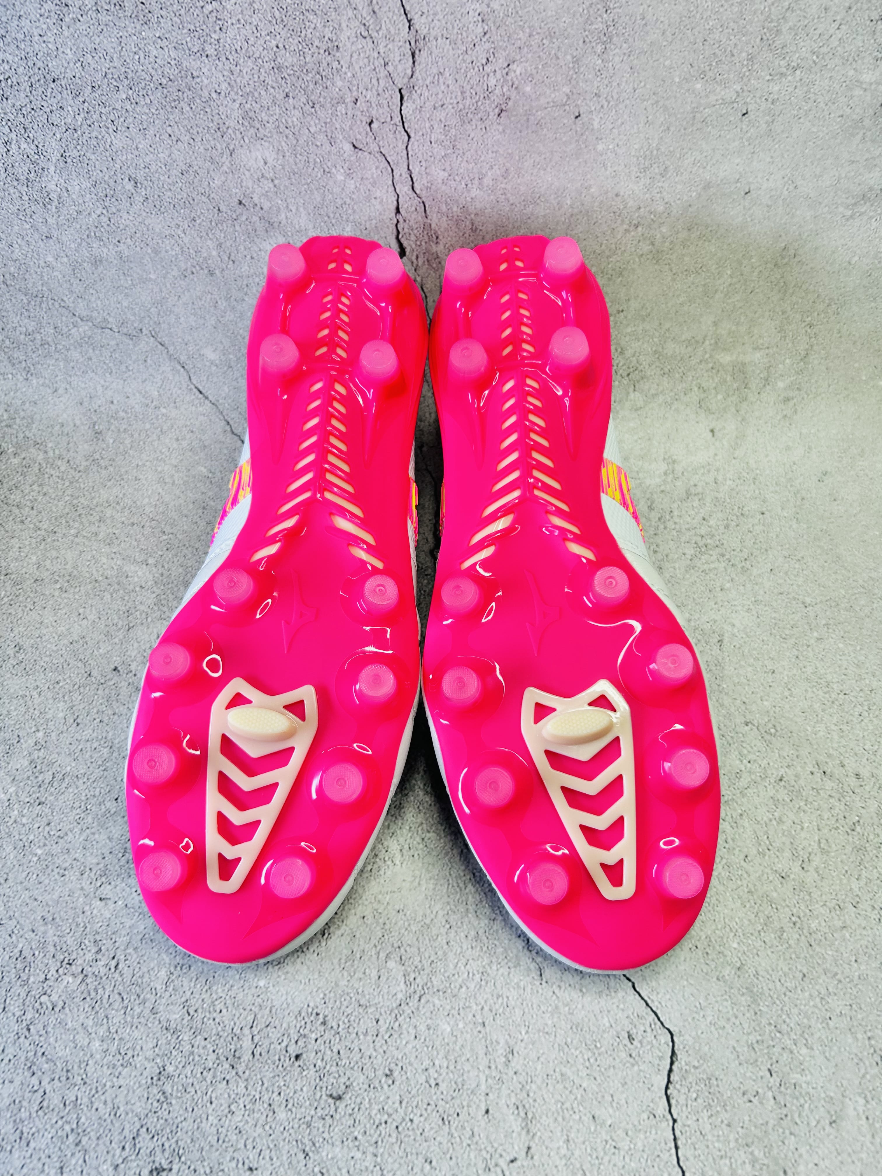 Mizuno White Pink colourway