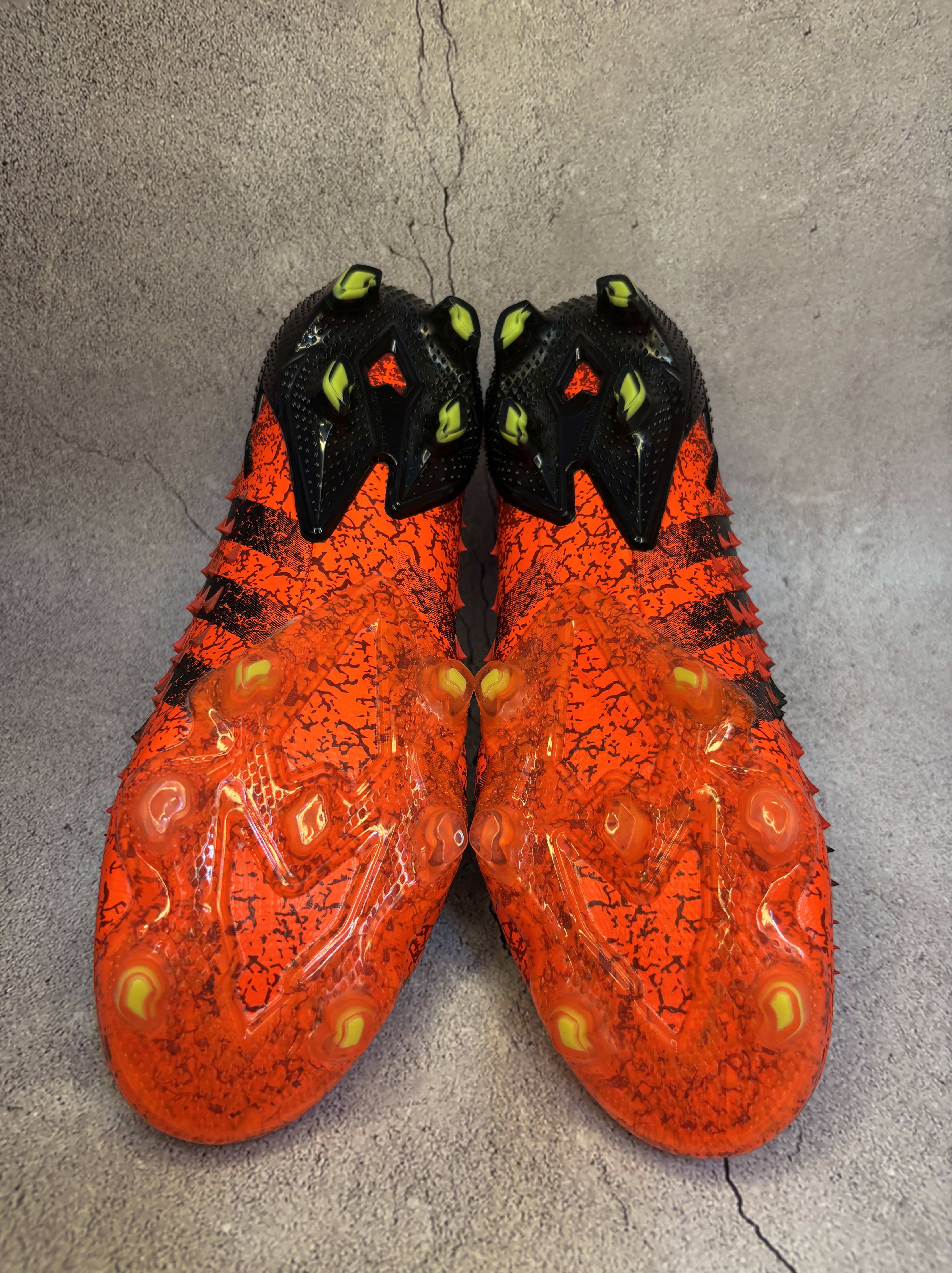 Predator Freak Solar Red