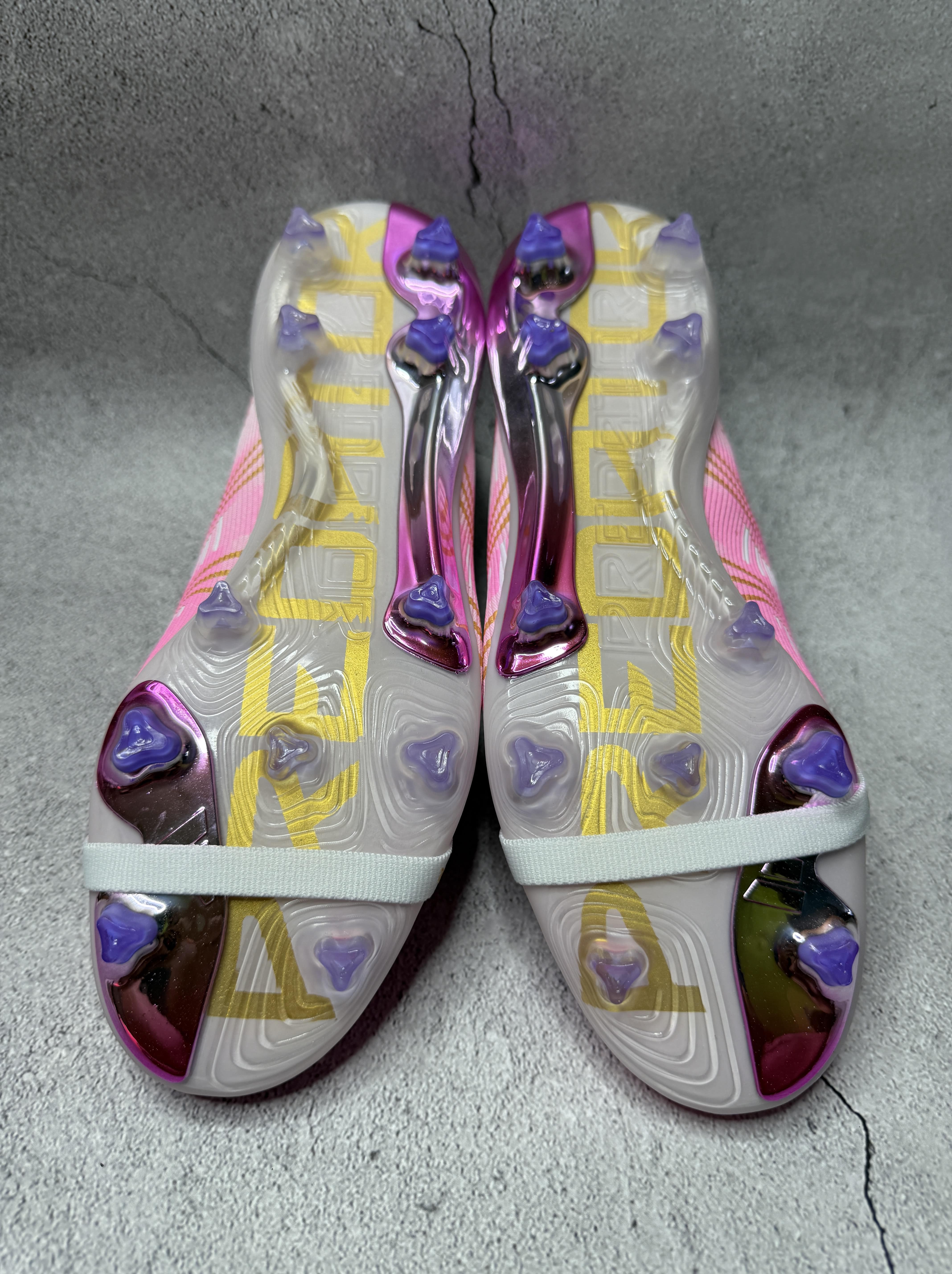 Predator 30 White & Pink Colourway