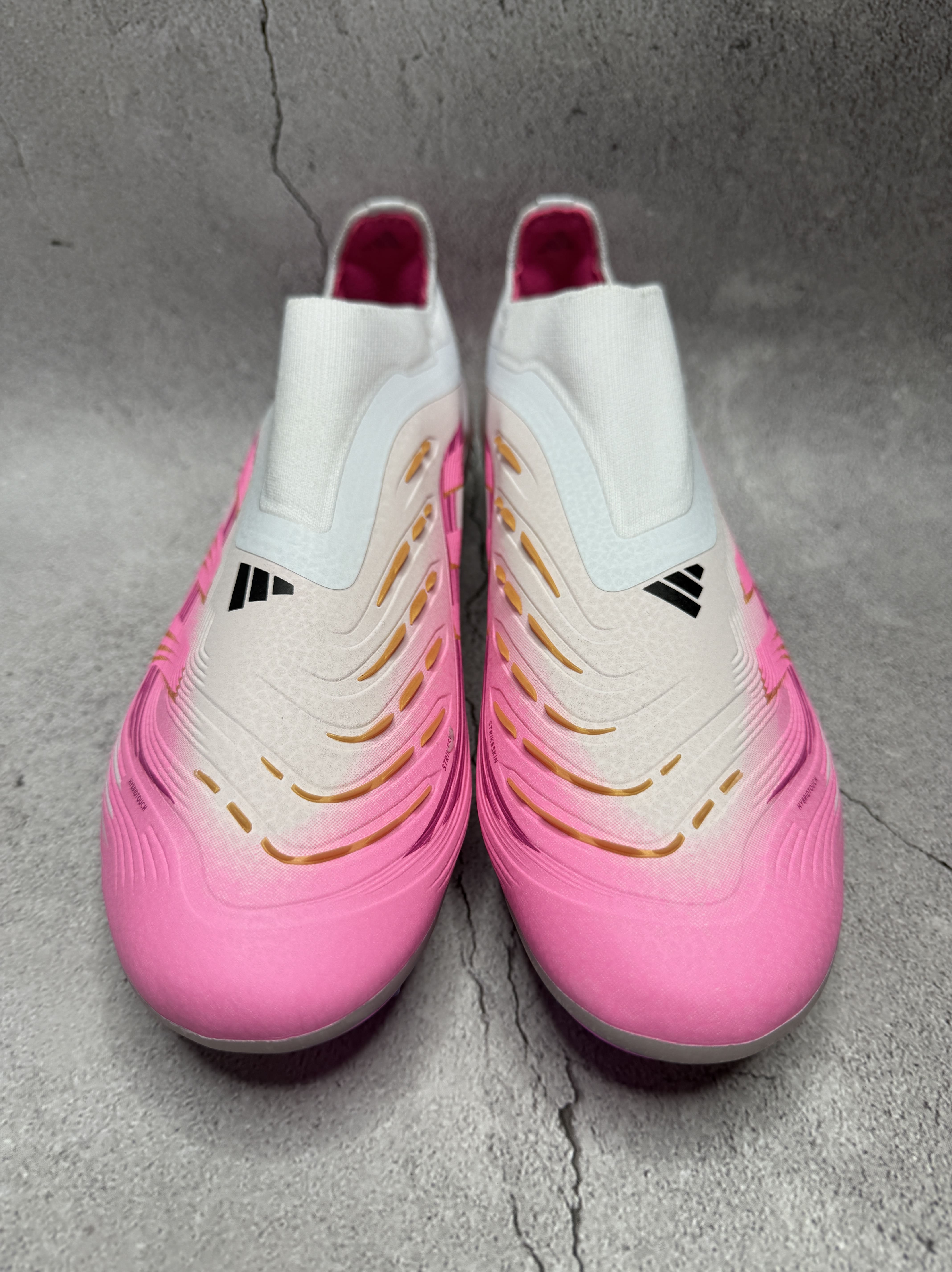 Predator 30 White & Pink Colourway Laceless