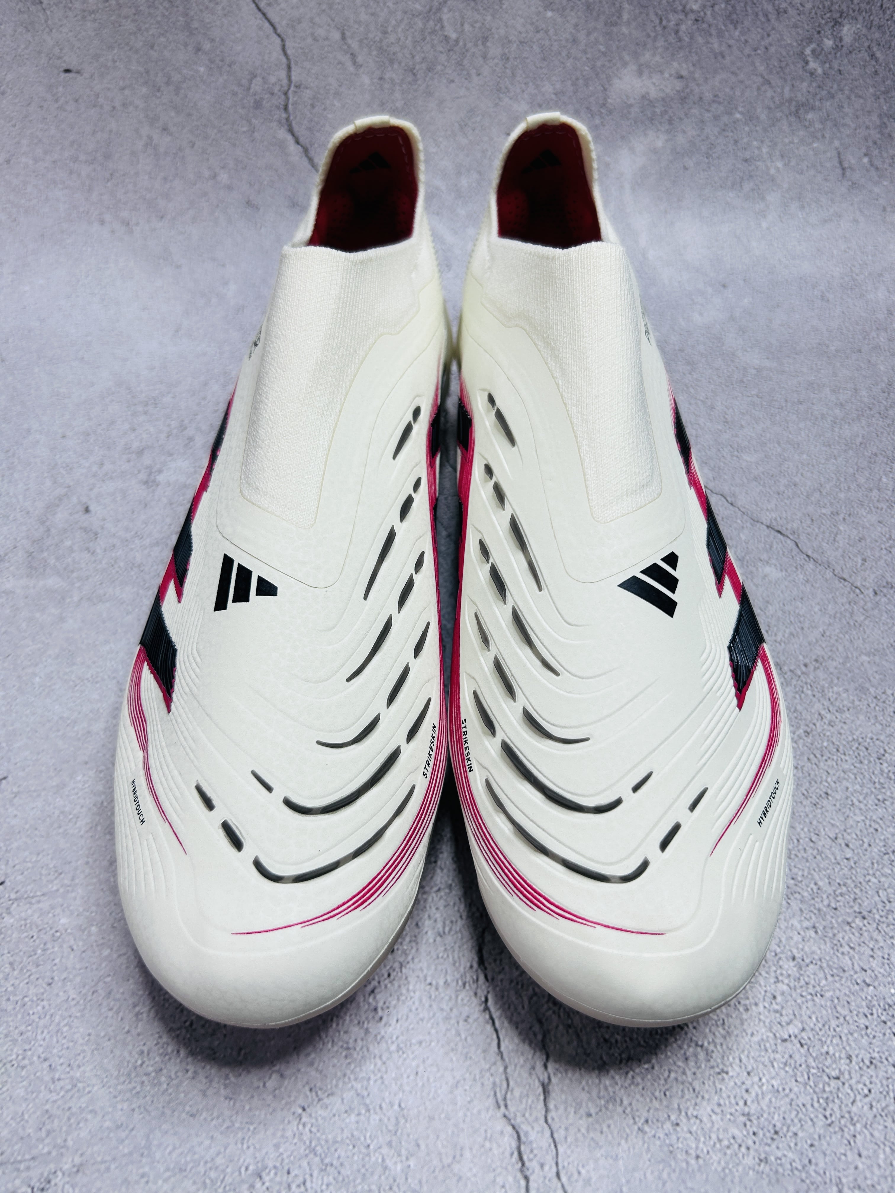 Predator Champagne 2025 edition Laceless