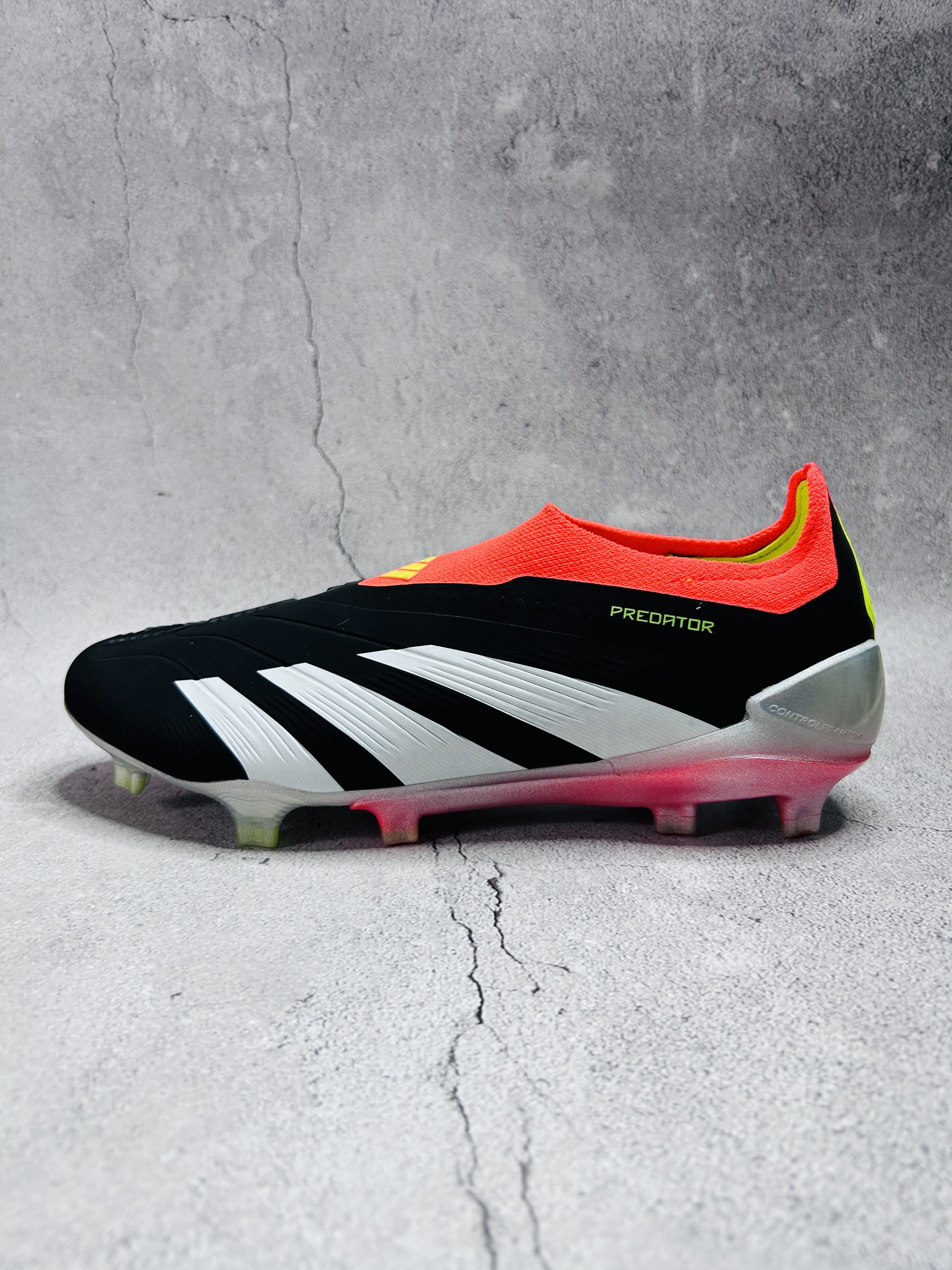 Predator 30 Orange colourway laceless