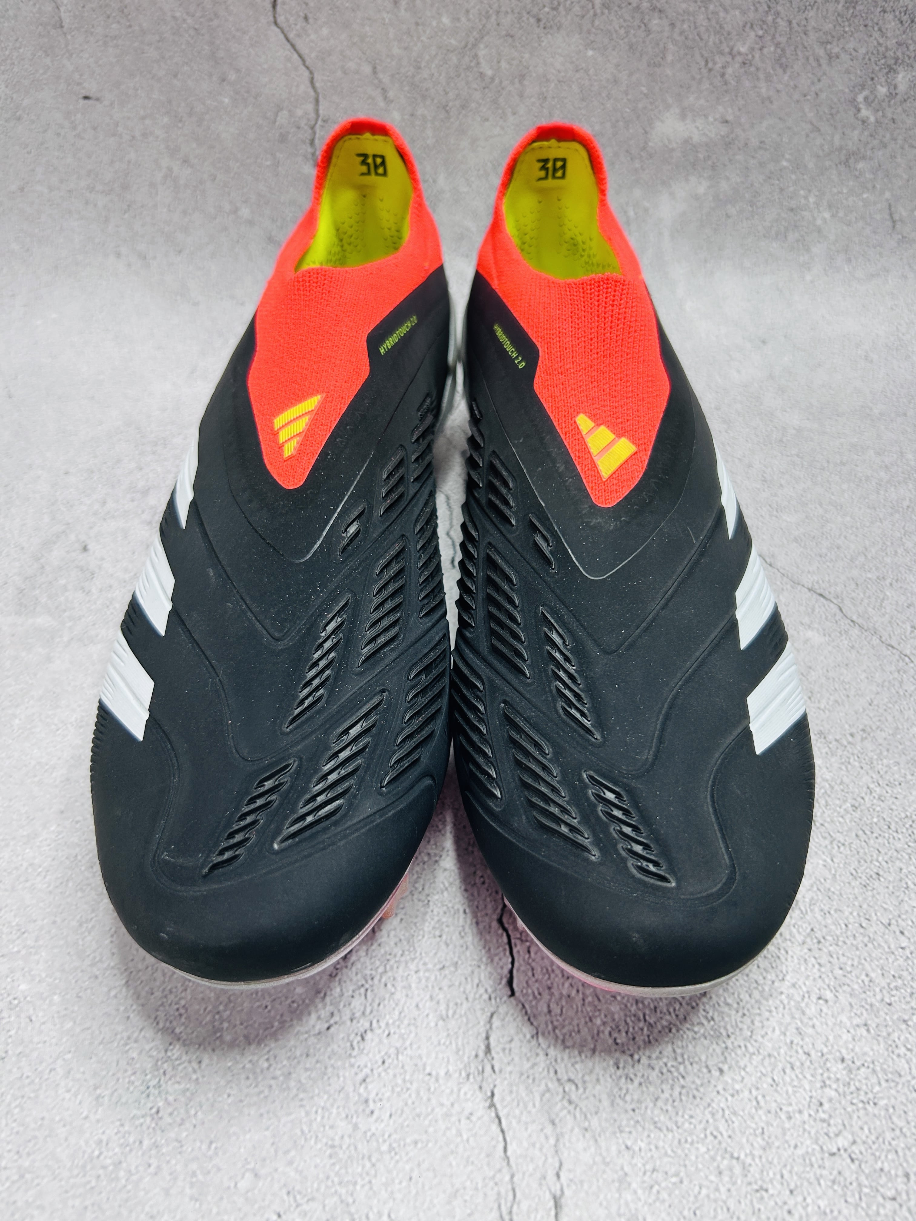 Predator 30 Orange colourway laceless