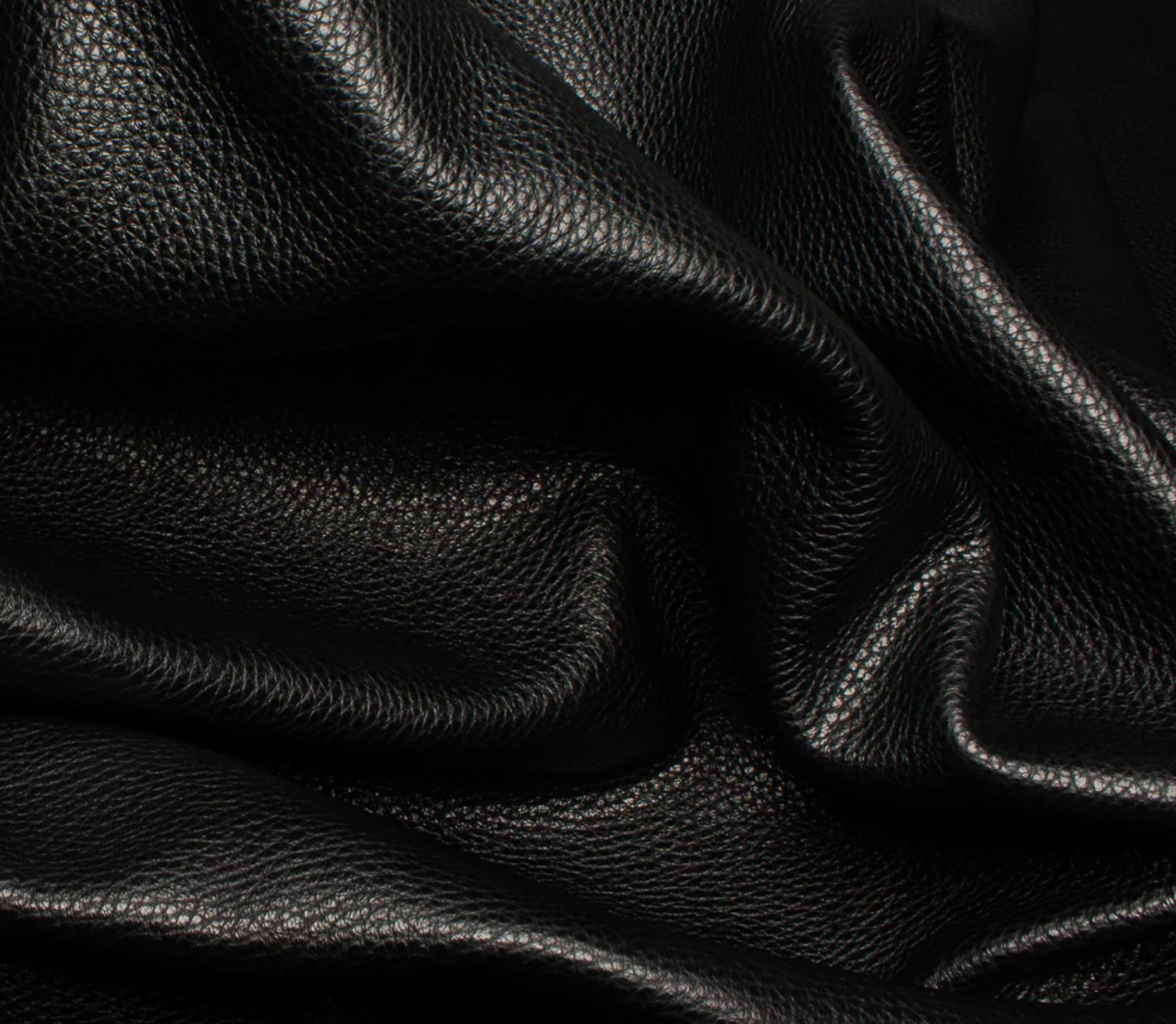 Black Structured Leather with Subtle Shine (1.4–1.6 mm)