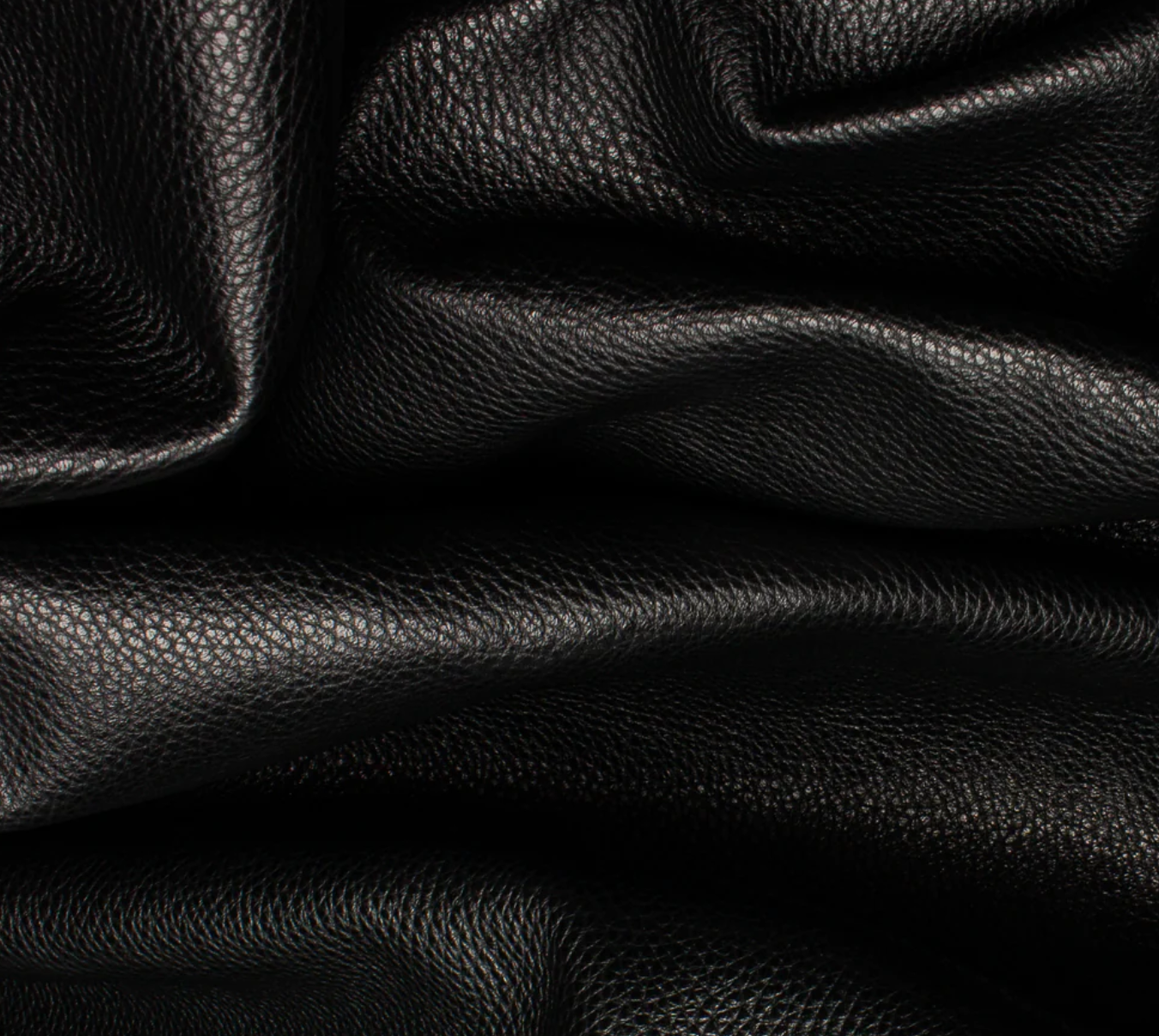 Black Structured Leather with Subtle Shine (1.4–1.6 mm)