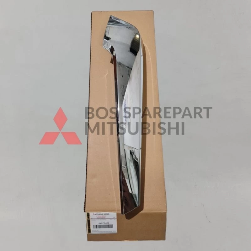 LIST CHROME BUMPER DEPAN KANAN BAWAH NEW PAJERO SPORT 2022 6407A406