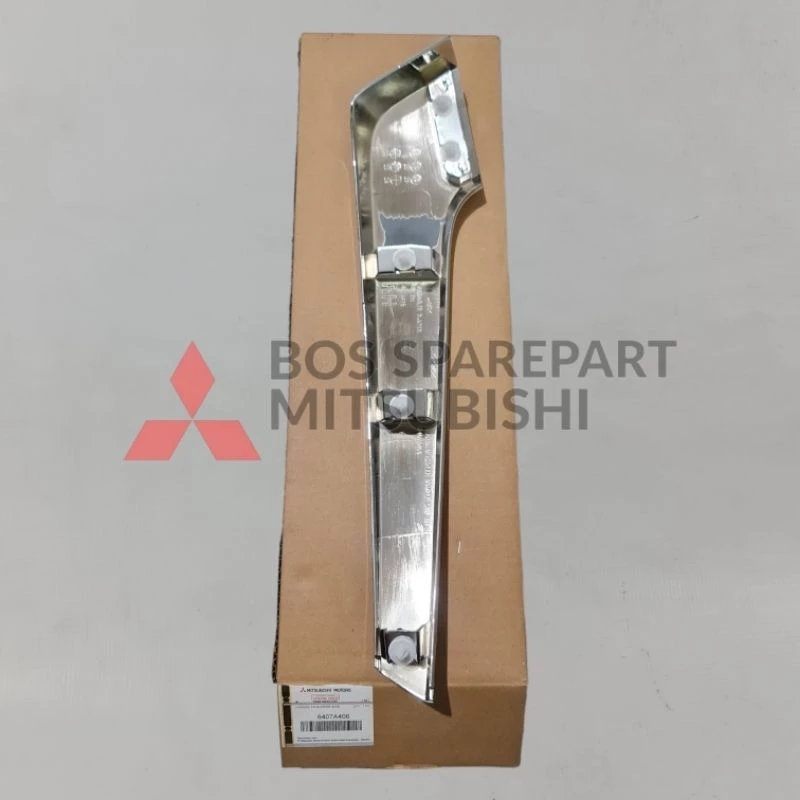 LIST CHROME BUMPER DEPAN KANAN BAWAH NEW PAJERO SPORT 2022 6407A406
