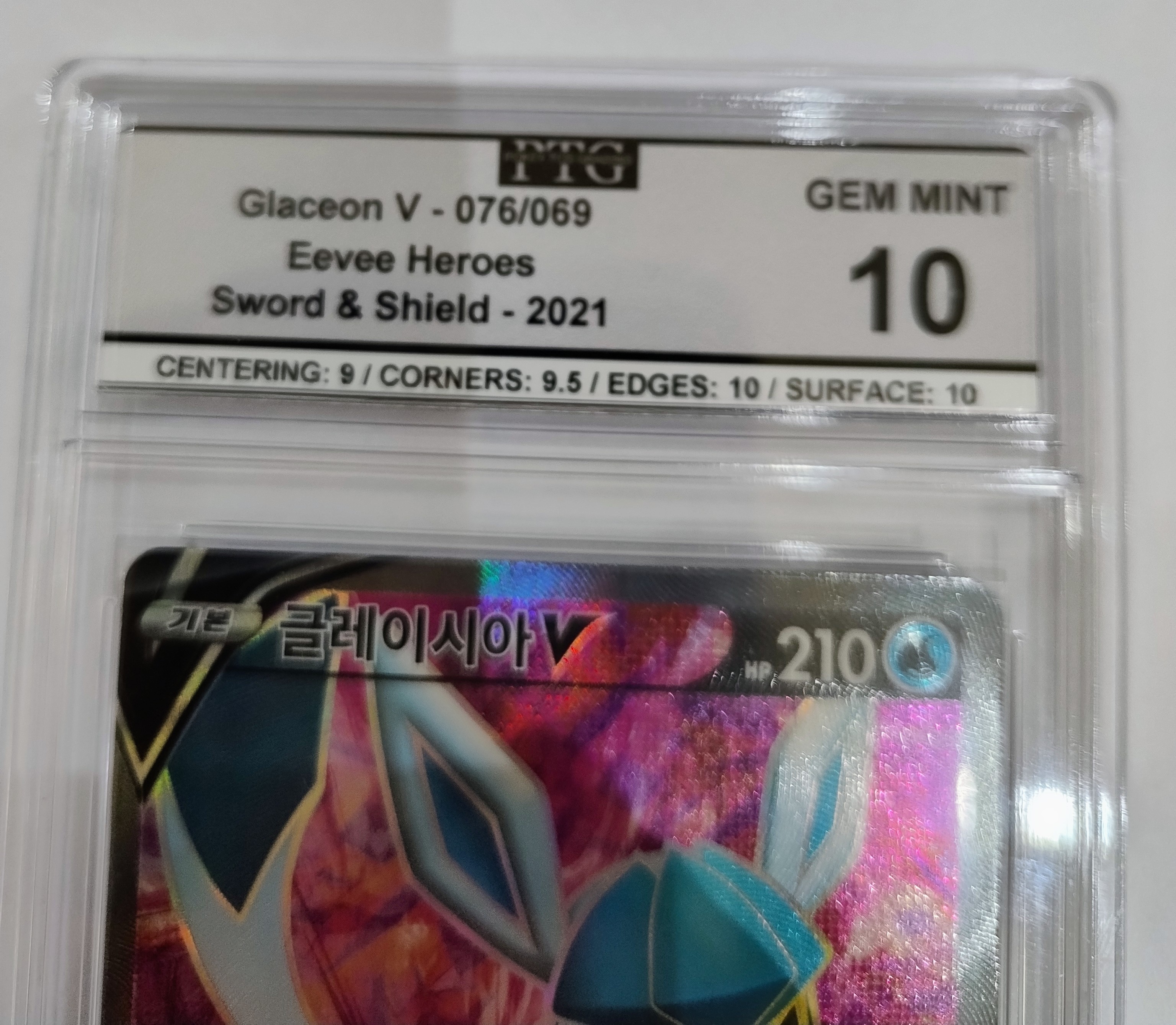 Graded 10 Glaceon V 078/069 Pokémon Card