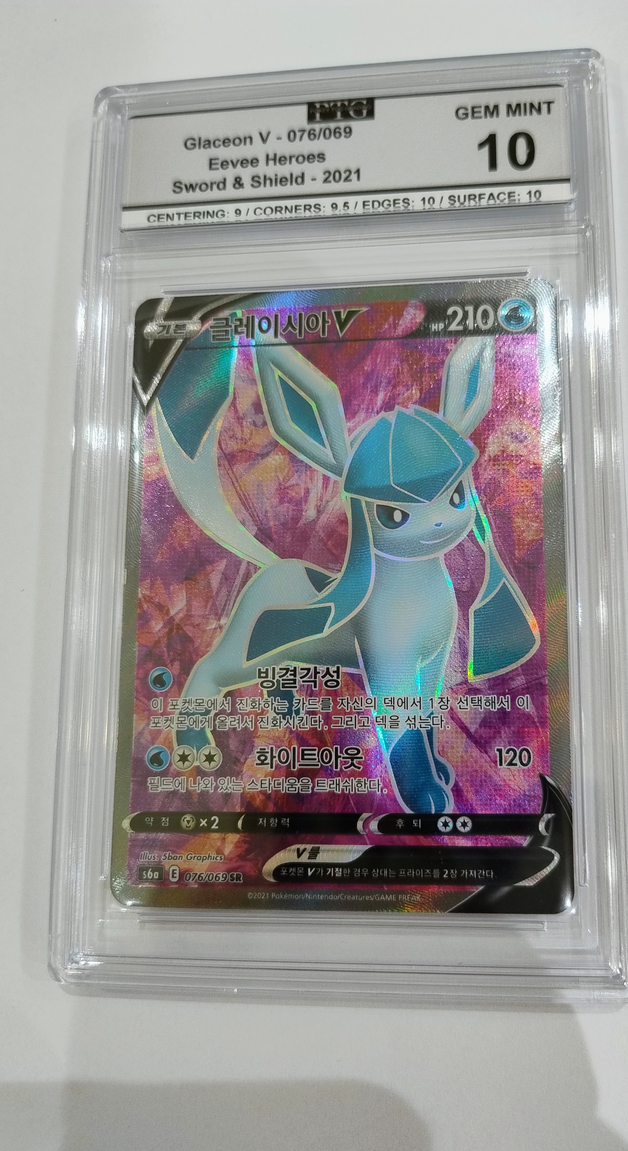 Graded 10 Glaceon V 078/069 Pokémon Card