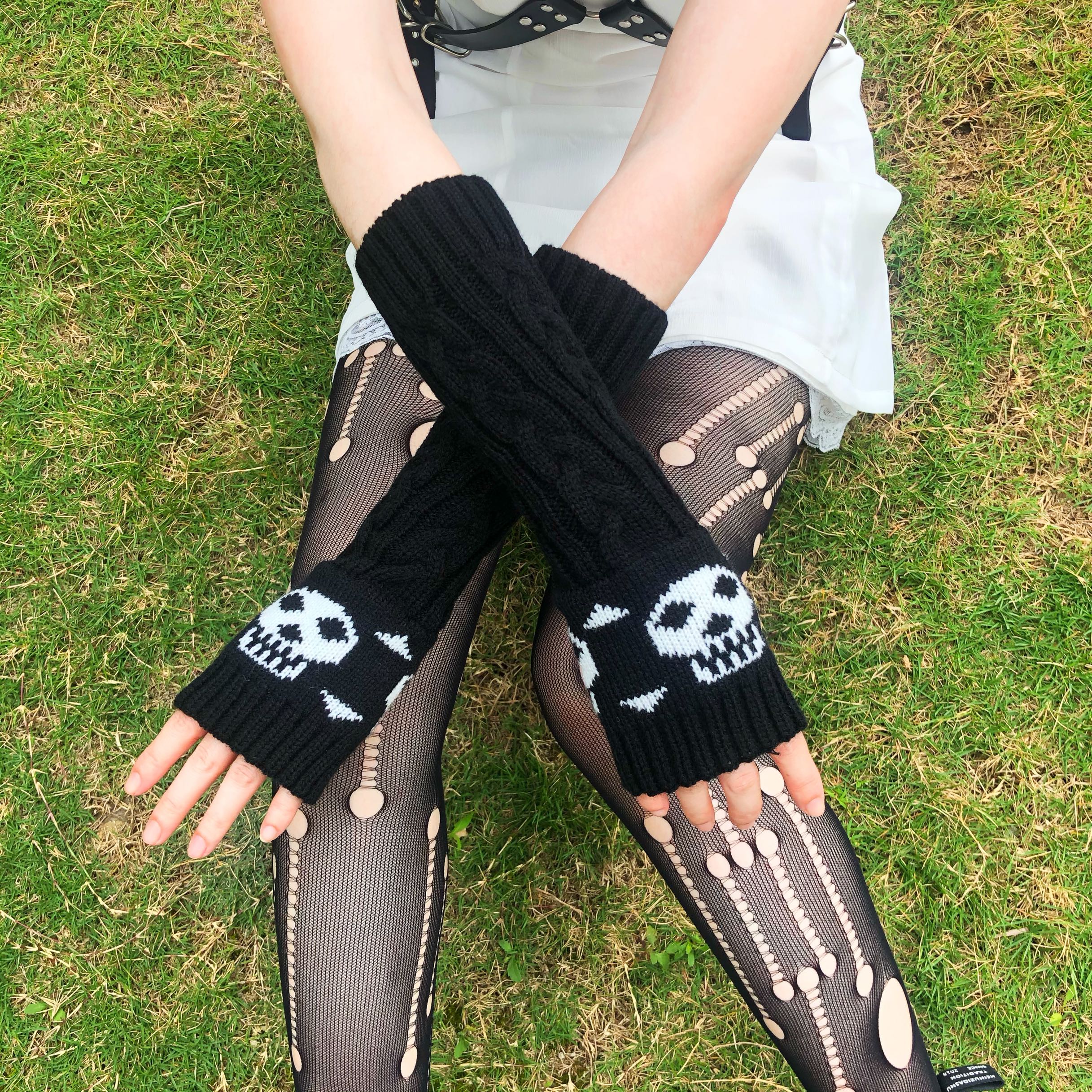 CYBER SKULLS KNITTED GLOVES
