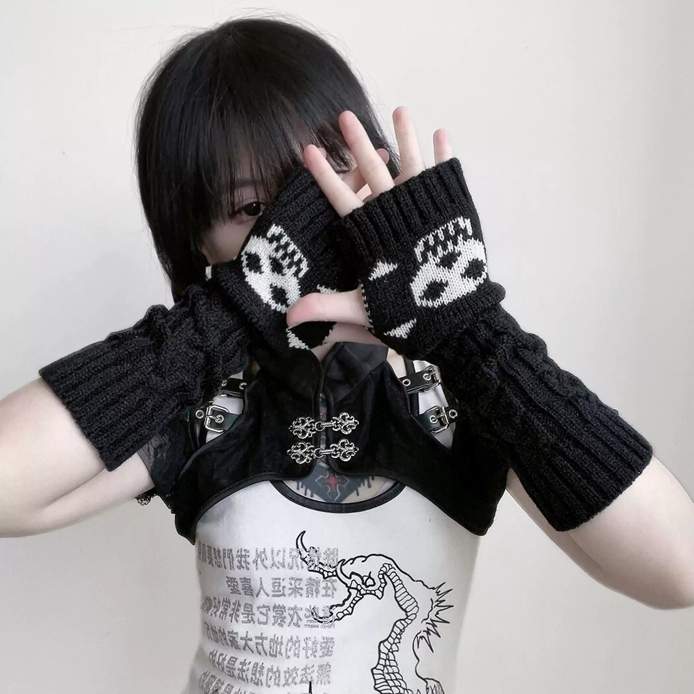 CYBER SKULLS KNITTED GLOVES