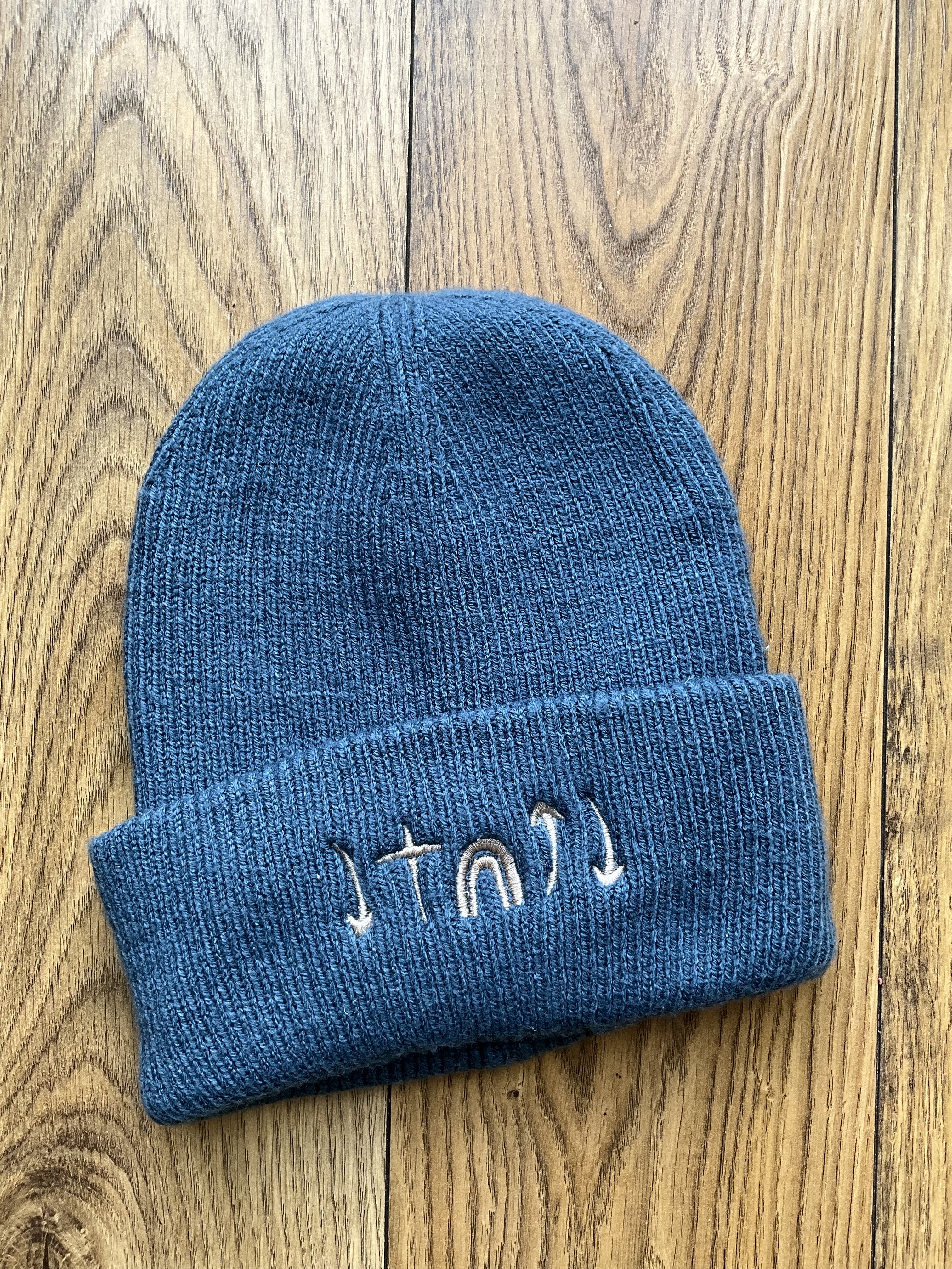 Căciulă/fes de iarnă, brodat cu inscripții creștine, culoare albastru petrol