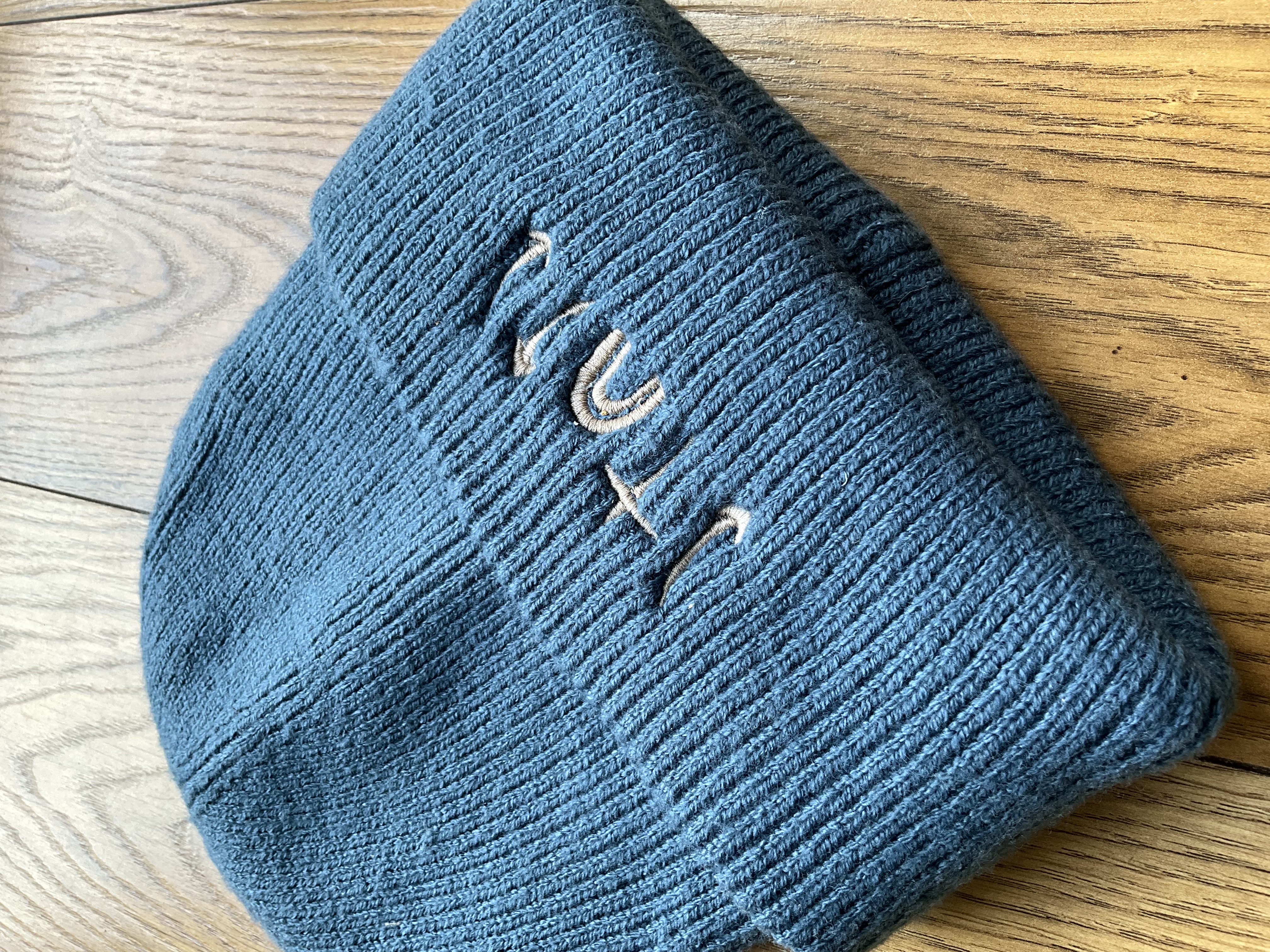 Căciulă/fes de iarnă, brodat cu inscripții creștine, culoare albastru petrol