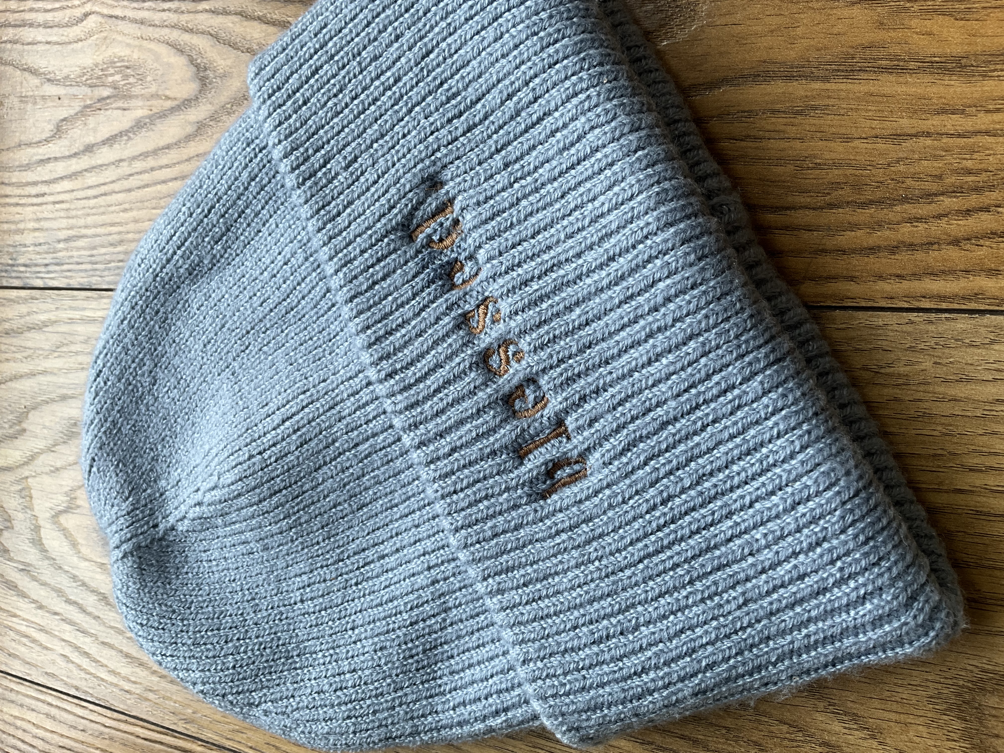 Căciulă/fes de iarnă, brodat cu mesajul: Blessed, culoare albastru deschis 