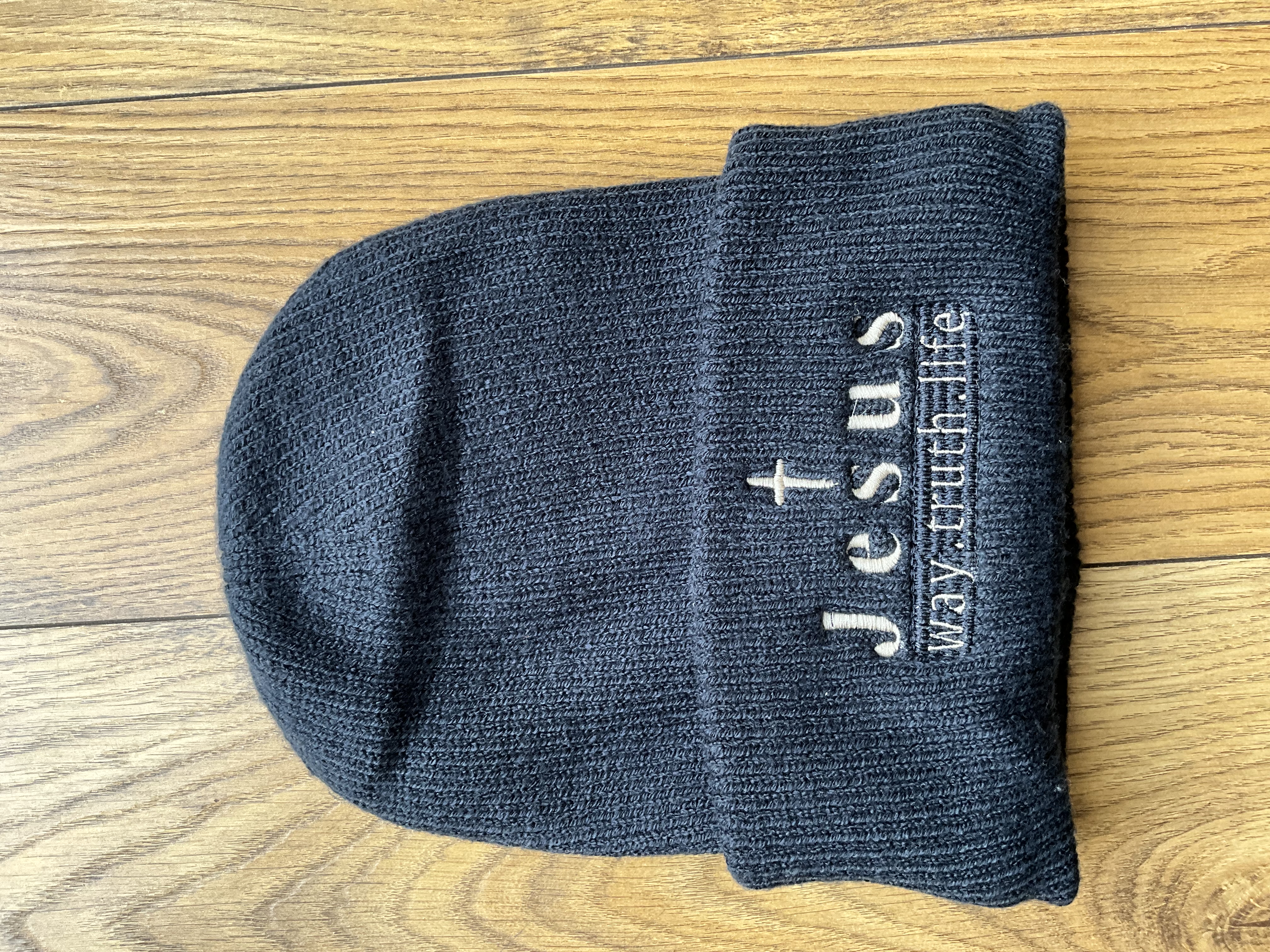 Căciulă/fes de iarnă, brodat cu mesaj creștin, Jesus the way the truth the life, culoare gri cenușă